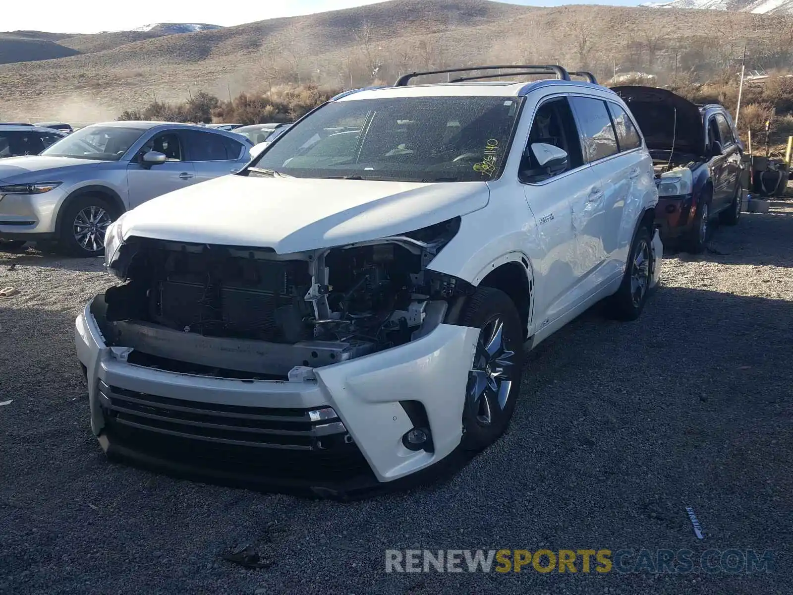 2 Photograph of a damaged car 5TDDGRFH0KS055501 TOYOTA HIGHLANDER 2019