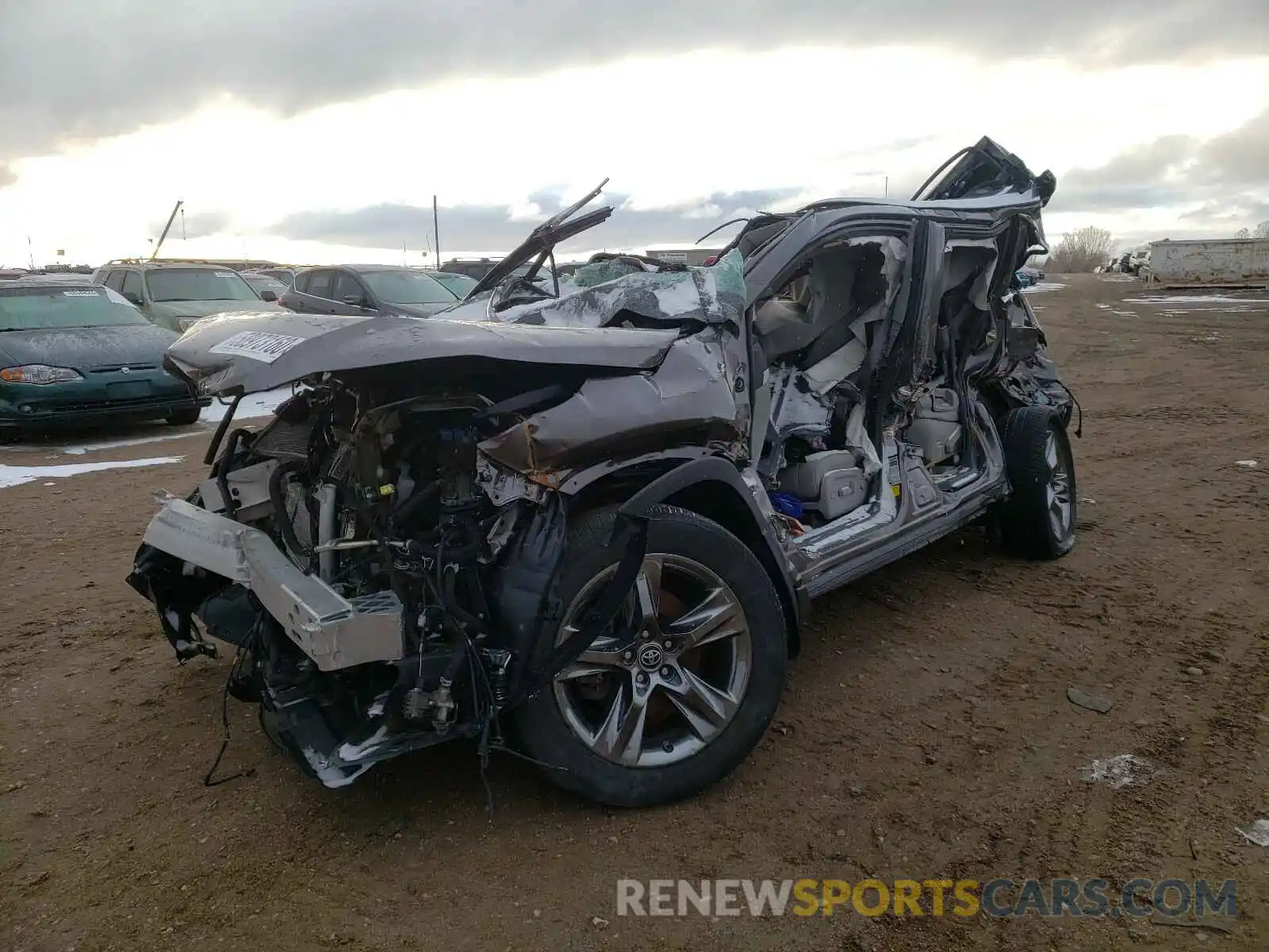 2 Photograph of a damaged car 5TDDGRFH0KS055689 TOYOTA HIGHLANDER 2019