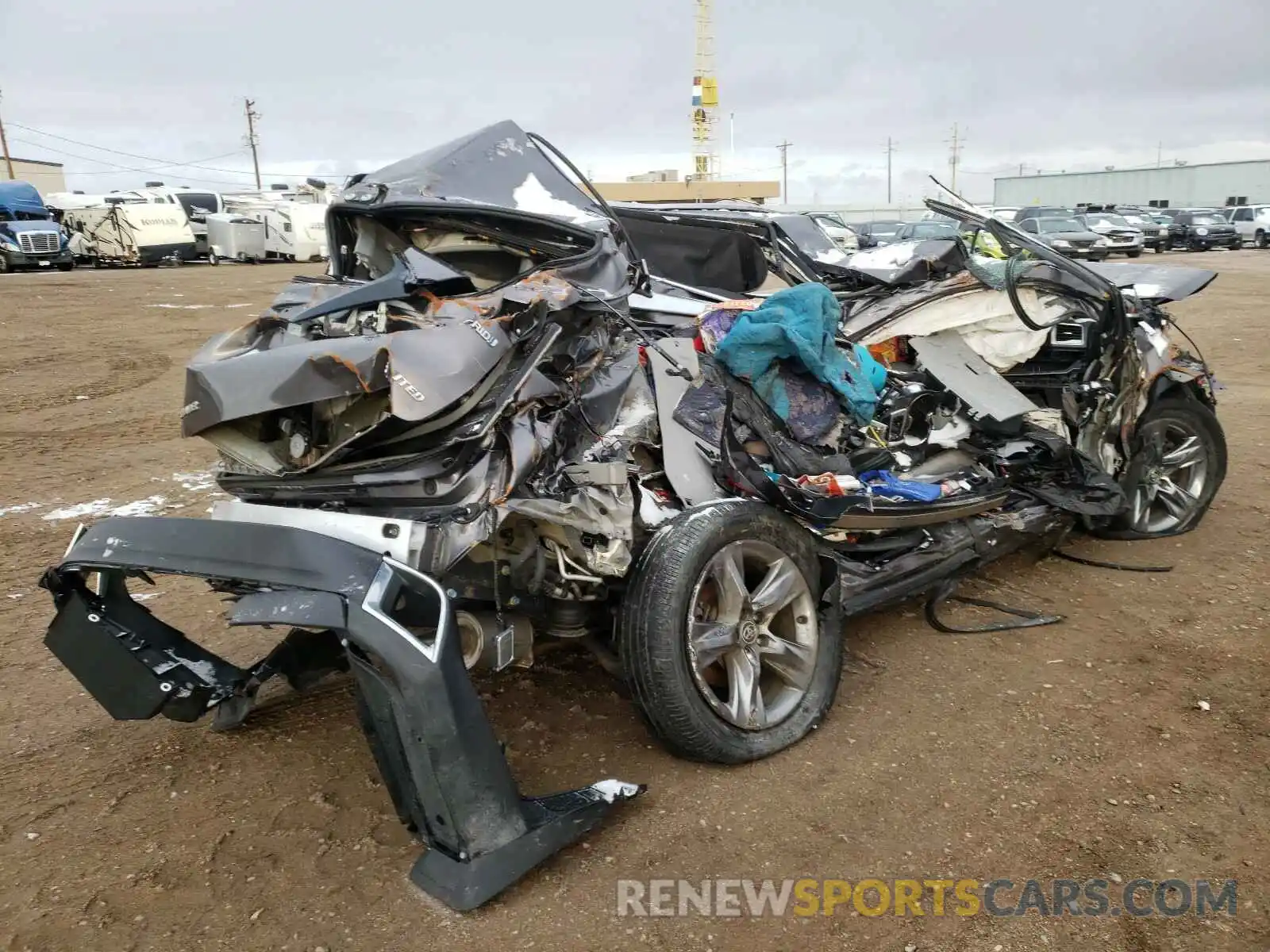 4 Photograph of a damaged car 5TDDGRFH0KS055689 TOYOTA HIGHLANDER 2019