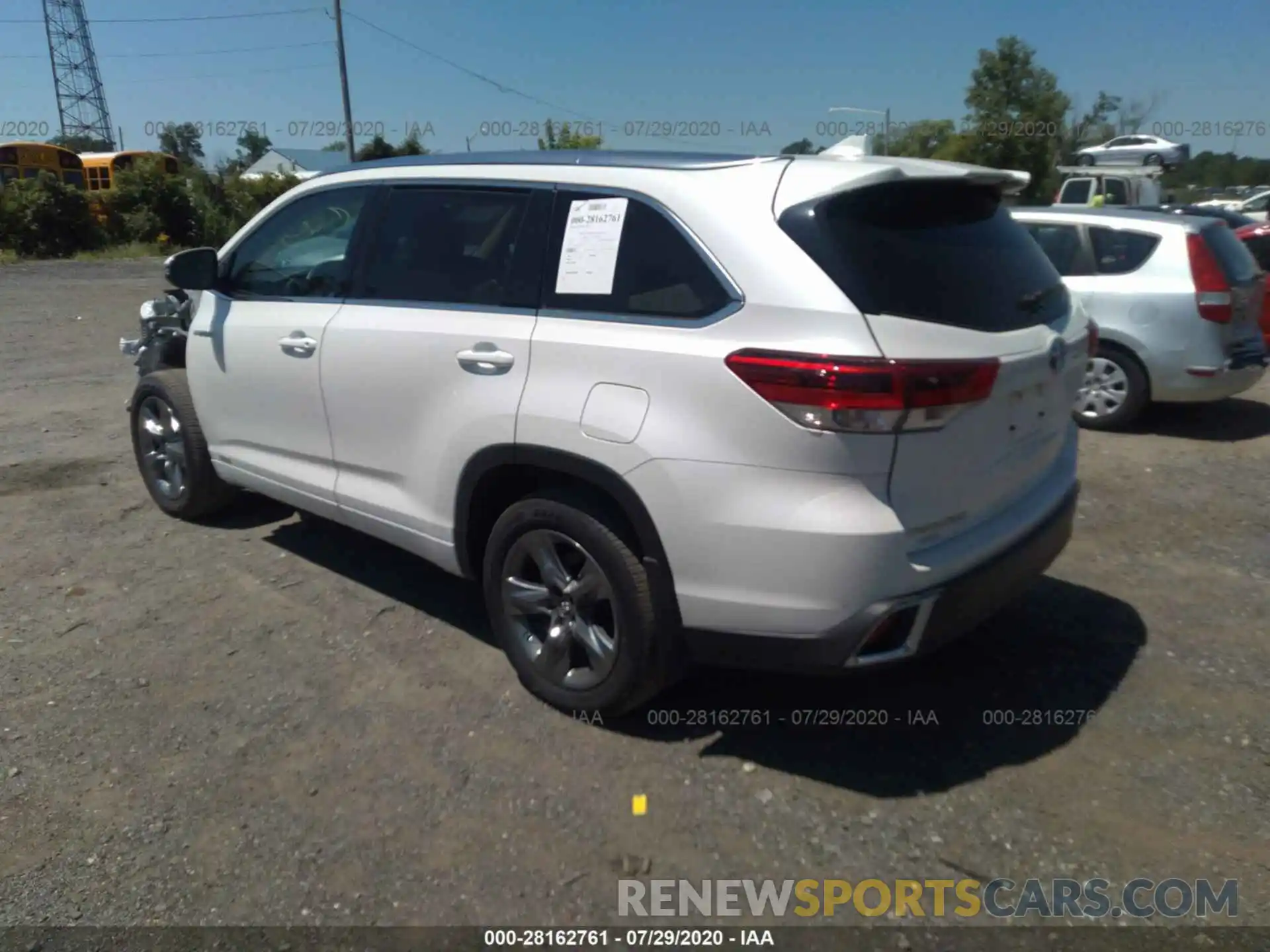 3 Photograph of a damaged car 5TDDGRFH0KS055692 TOYOTA HIGHLANDER 2019