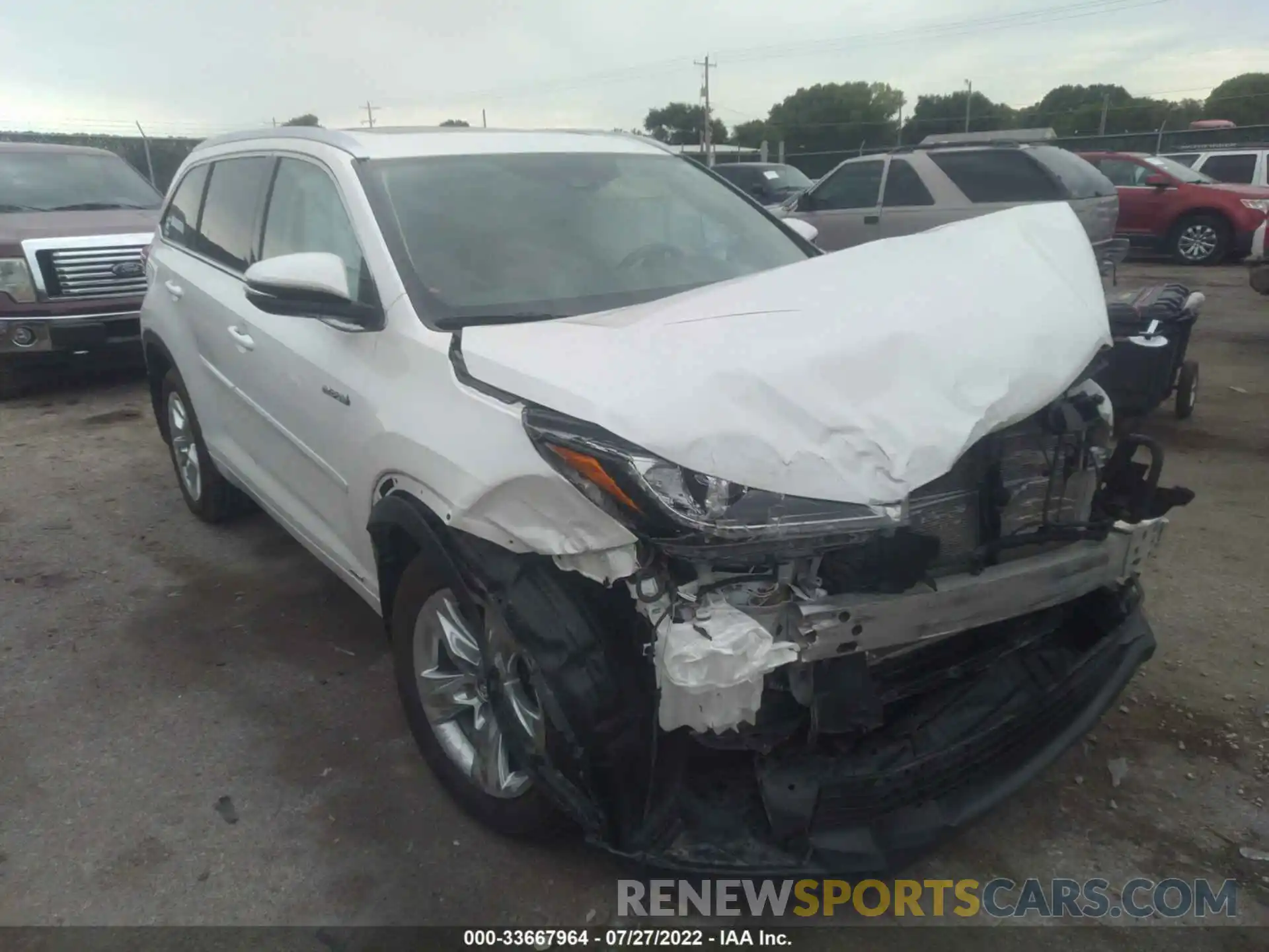 1 Photograph of a damaged car 5TDDGRFH0KS056096 TOYOTA HIGHLANDER 2019