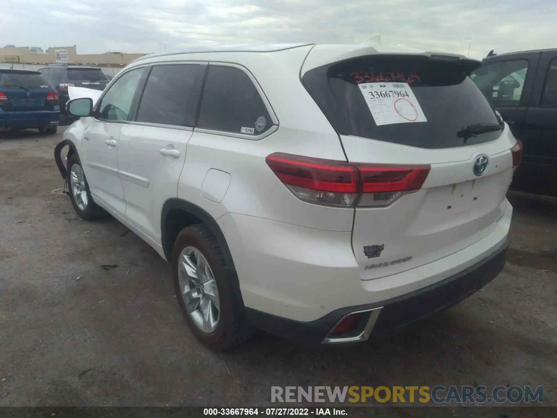 3 Photograph of a damaged car 5TDDGRFH0KS056096 TOYOTA HIGHLANDER 2019