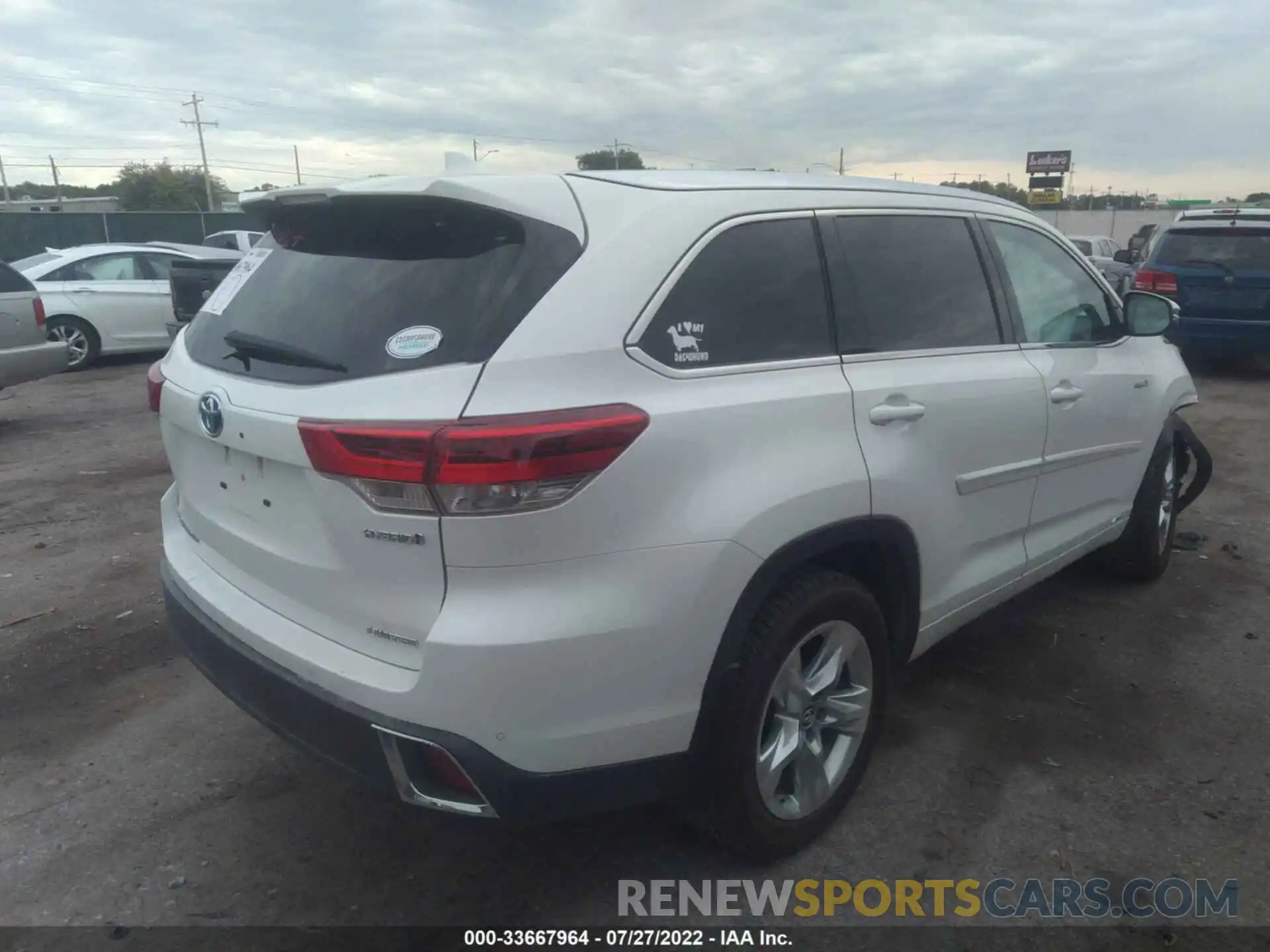 4 Photograph of a damaged car 5TDDGRFH0KS056096 TOYOTA HIGHLANDER 2019