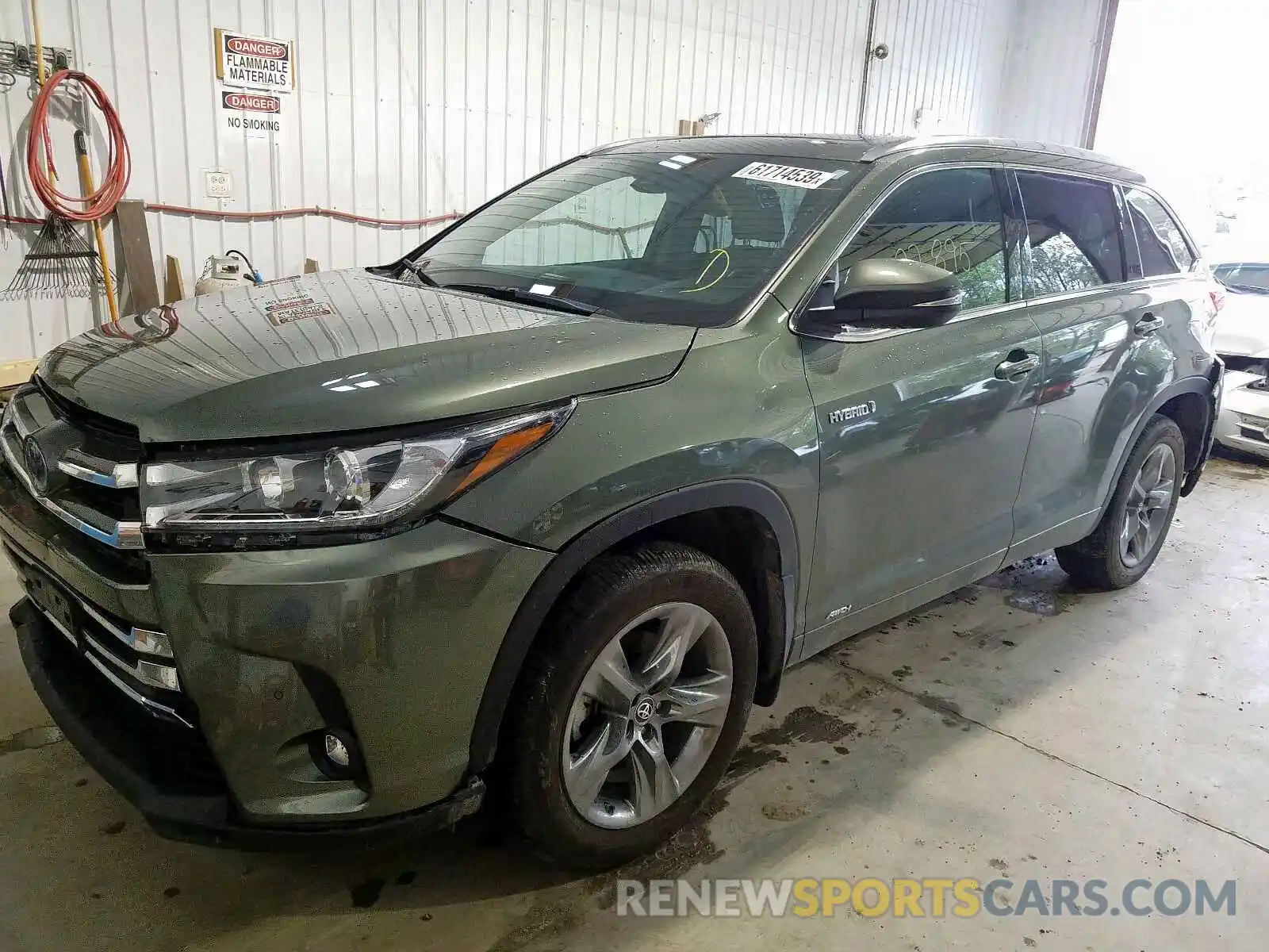 2 Photograph of a damaged car 5TDDGRFH0KS056809 TOYOTA HIGHLANDER 2019