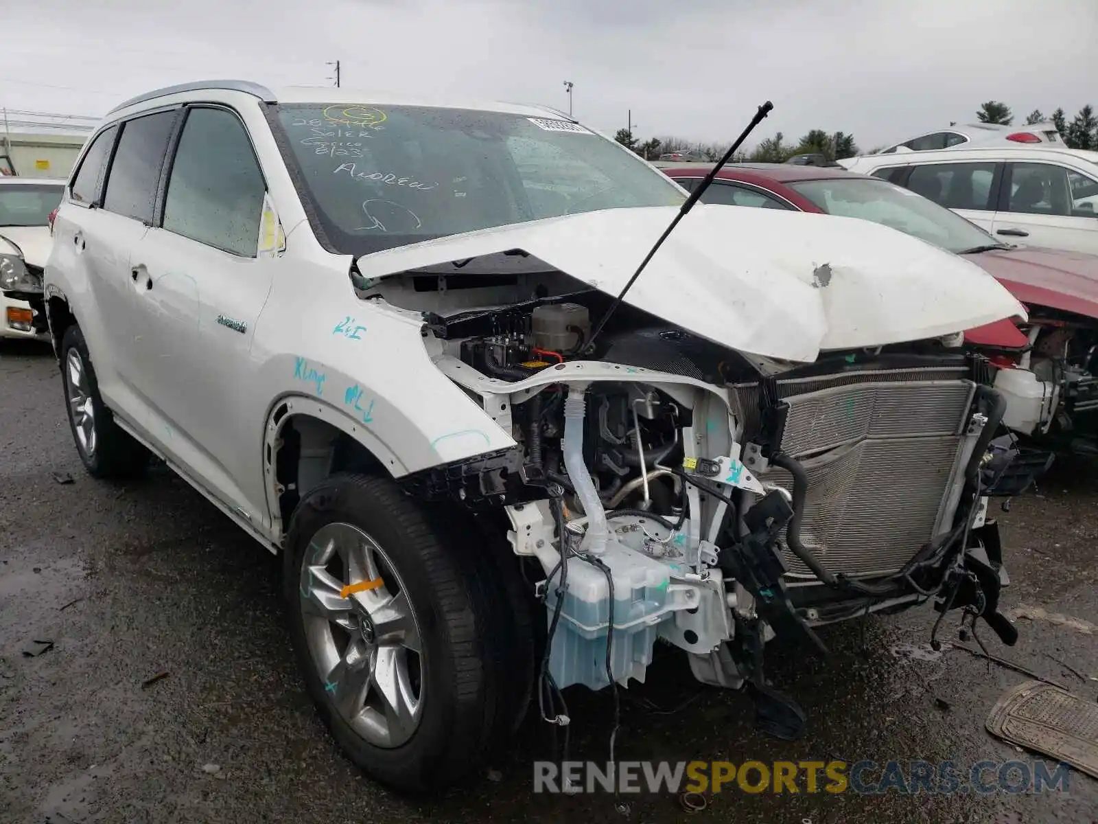 1 Photograph of a damaged car 5TDDGRFH0KS057815 TOYOTA HIGHLANDER 2019