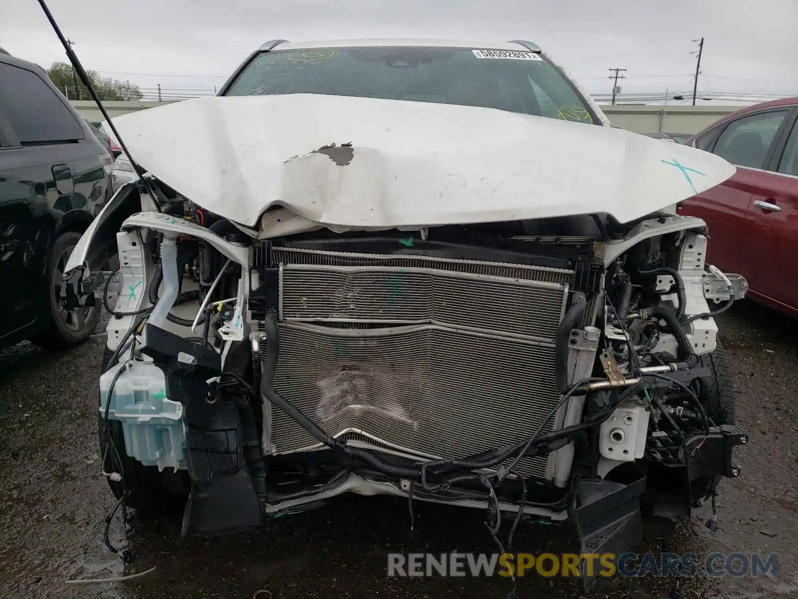 9 Photograph of a damaged car 5TDDGRFH0KS057815 TOYOTA HIGHLANDER 2019