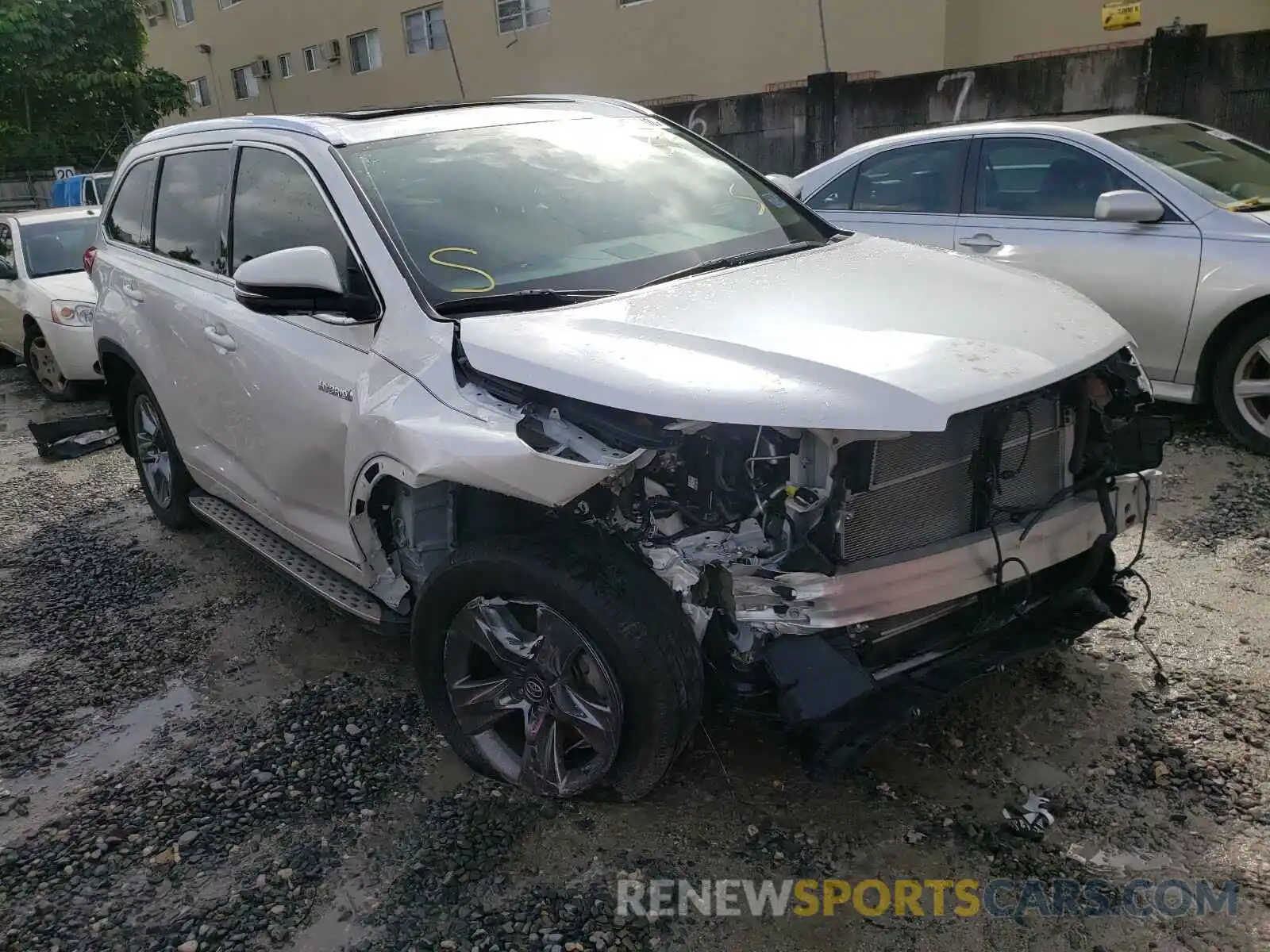 1 Photograph of a damaged car 5TDDGRFH0KS058348 TOYOTA HIGHLANDER 2019