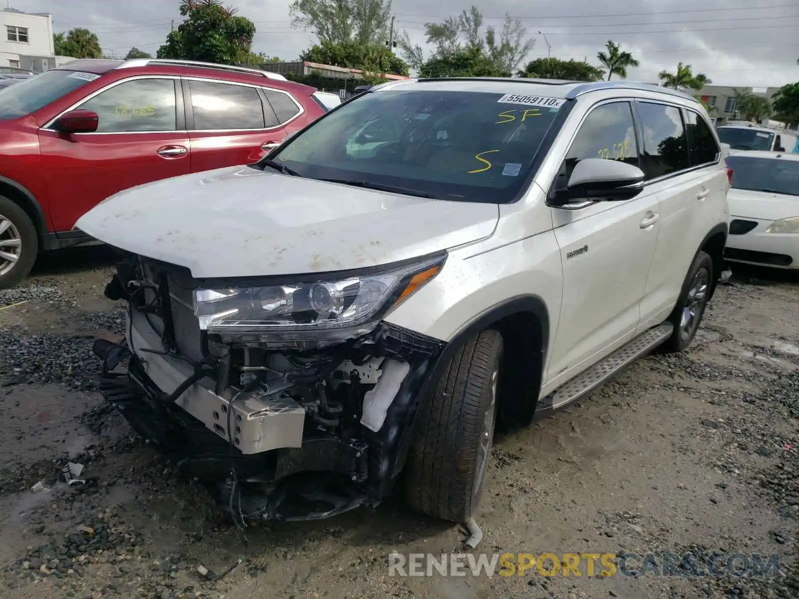 2 Photograph of a damaged car 5TDDGRFH0KS058348 TOYOTA HIGHLANDER 2019