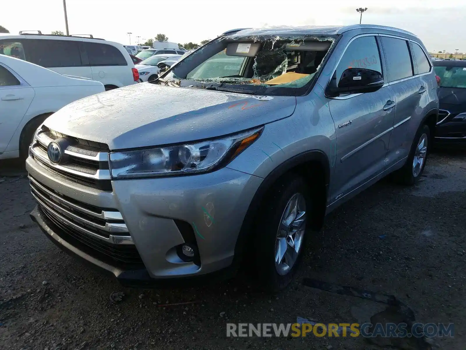 2 Photograph of a damaged car 5TDDGRFH0KS058544 TOYOTA HIGHLANDER 2019