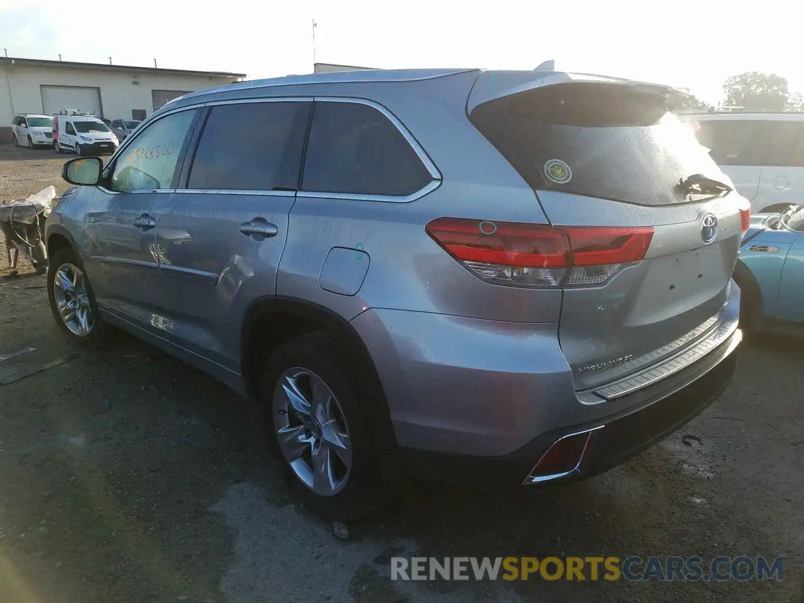 3 Photograph of a damaged car 5TDDGRFH0KS058544 TOYOTA HIGHLANDER 2019