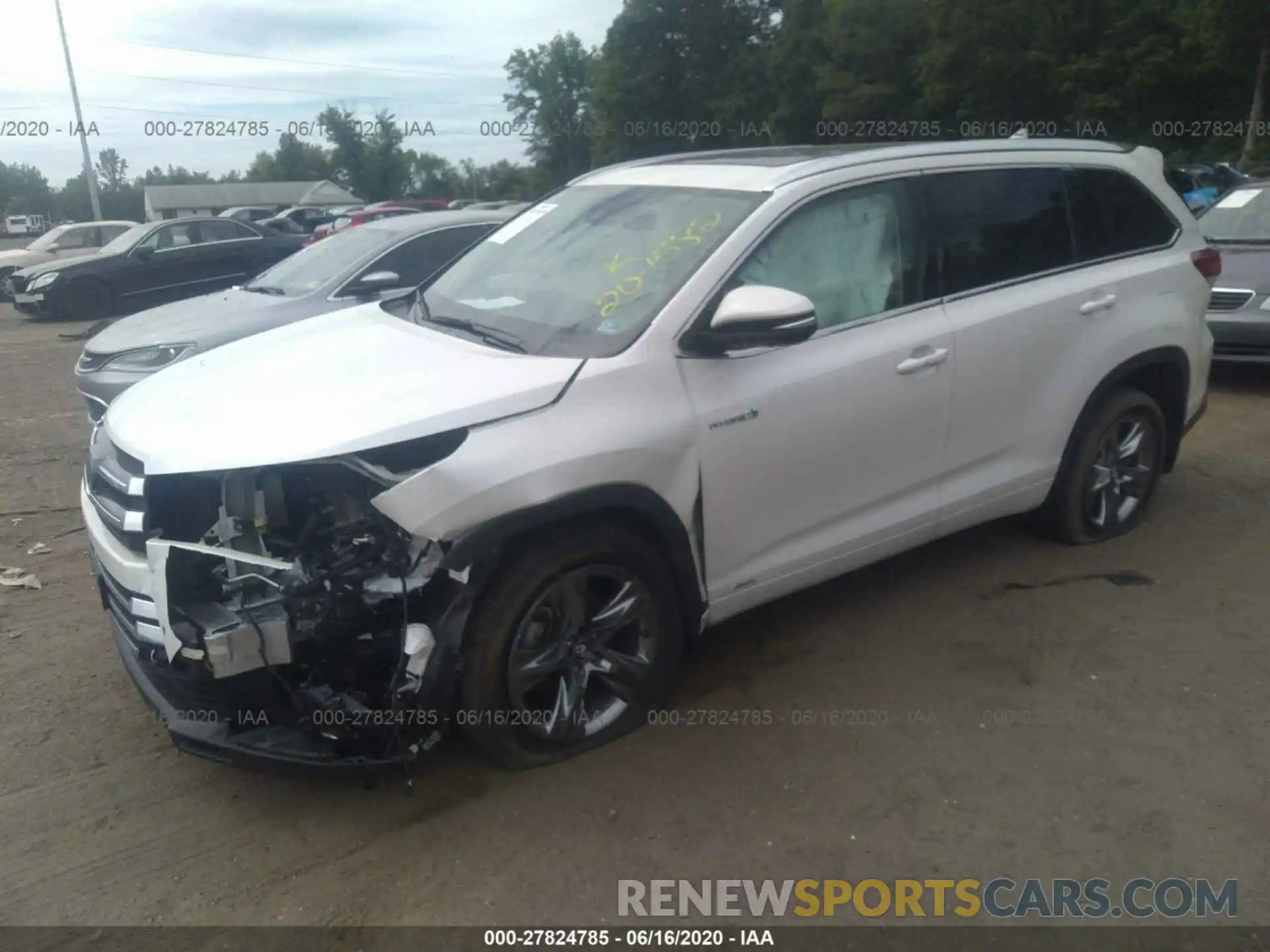 2 Photograph of a damaged car 5TDDGRFH0KS058947 TOYOTA HIGHLANDER 2019