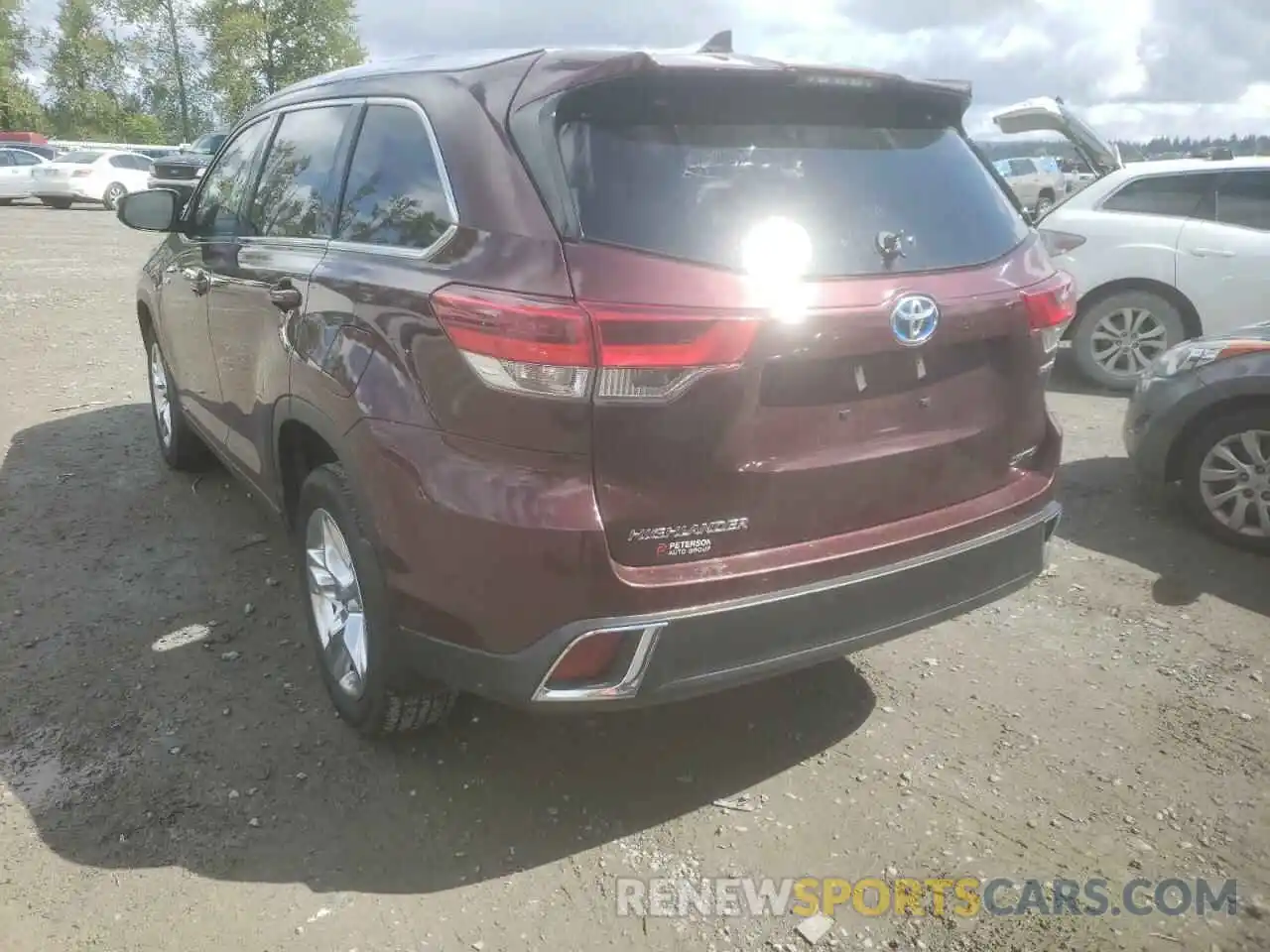 3 Photograph of a damaged car 5TDDGRFH0KS061377 TOYOTA HIGHLANDER 2019