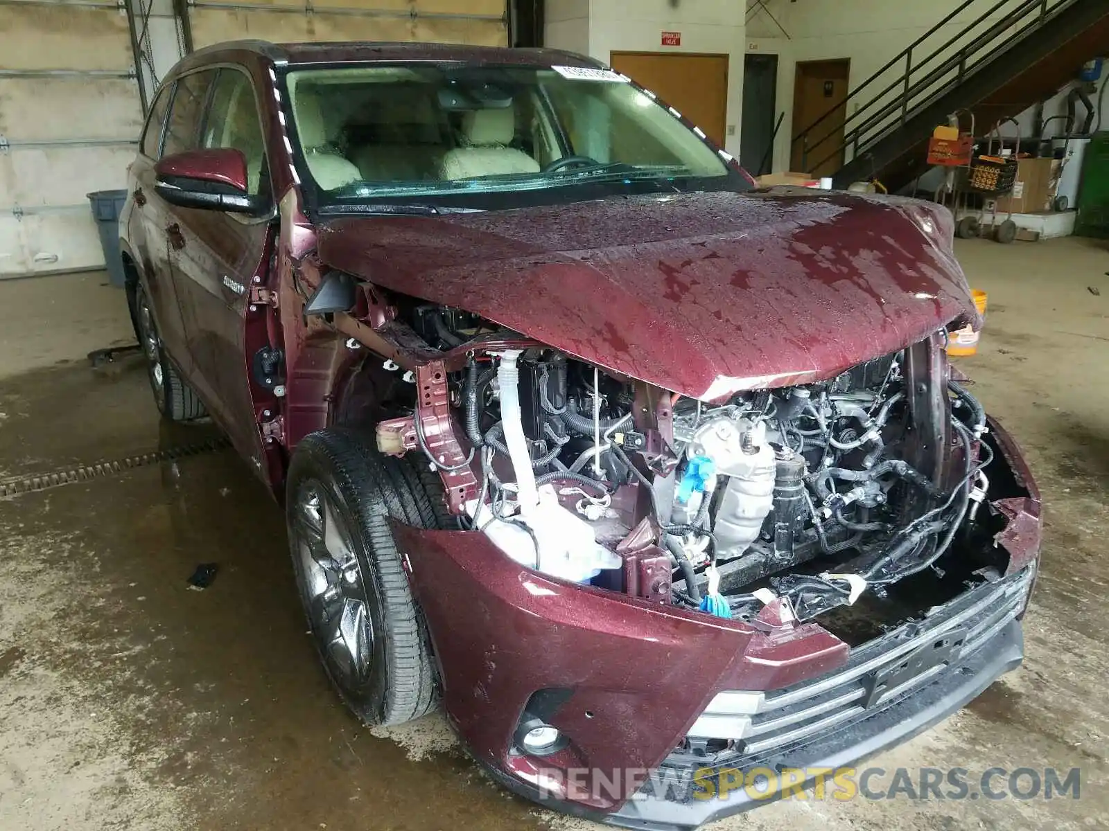 1 Photograph of a damaged car 5TDDGRFH0KS062223 TOYOTA HIGHLANDER 2019