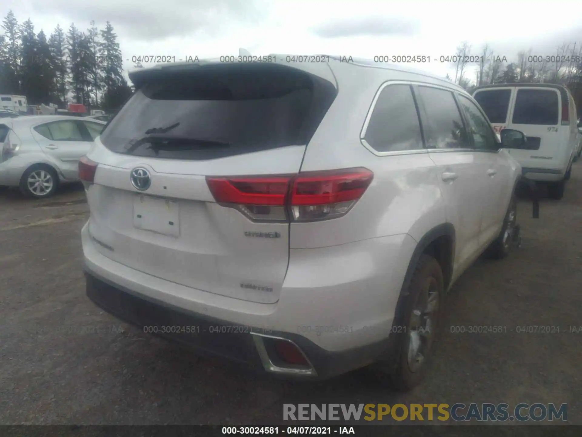 4 Photograph of a damaged car 5TDDGRFH0KS064215 TOYOTA HIGHLANDER 2019