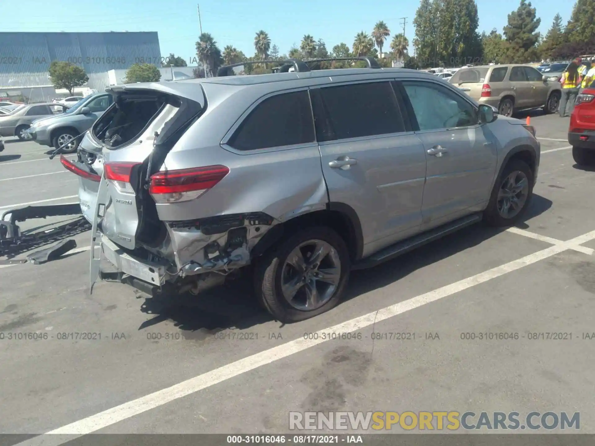 4 Photograph of a damaged car 5TDDGRFH0KS065882 TOYOTA HIGHLANDER 2019