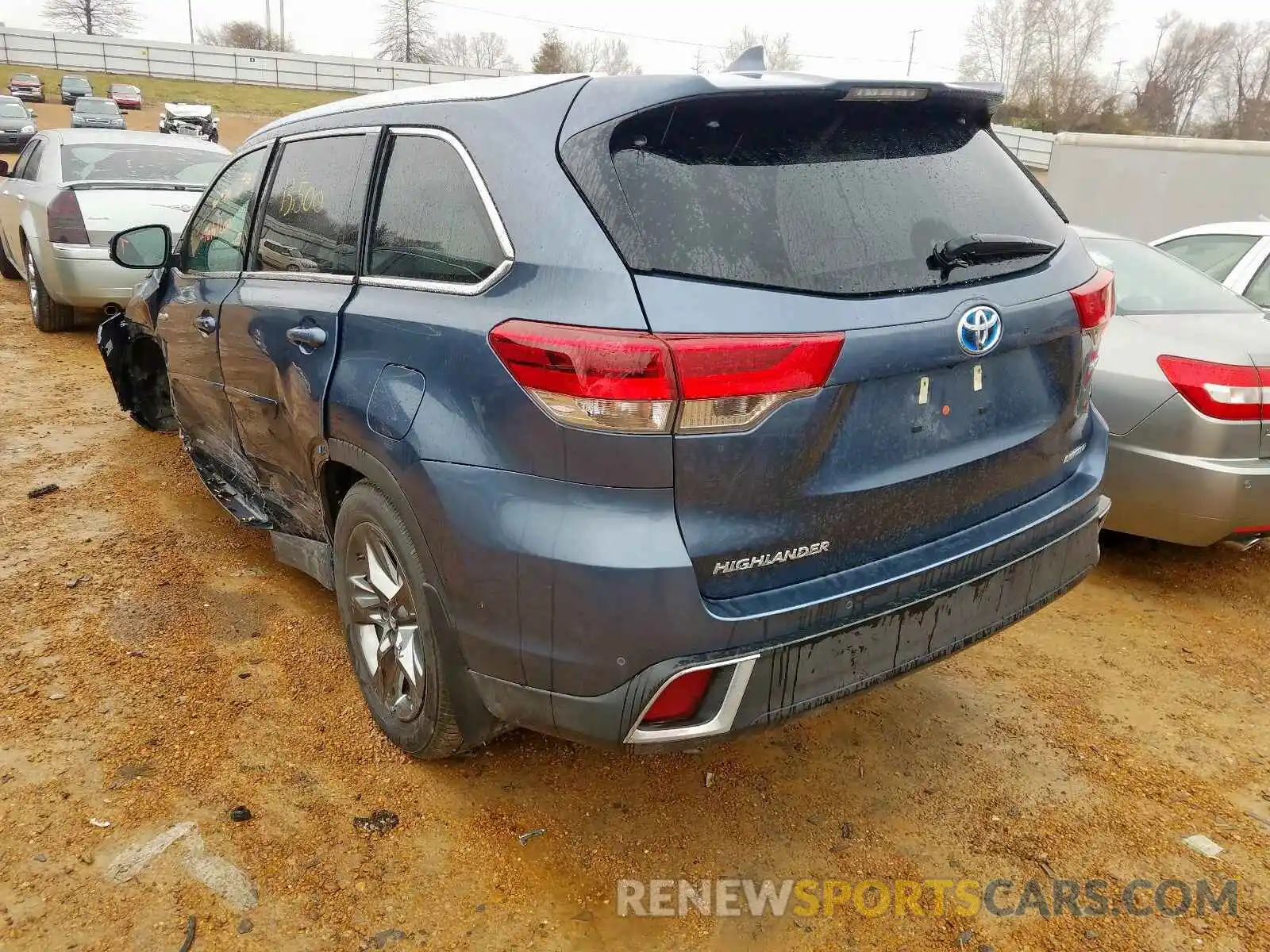 3 Photograph of a damaged car 5TDDGRFH0KS066241 TOYOTA HIGHLANDER 2019