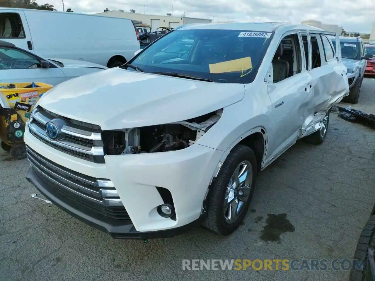 2 Photograph of a damaged car 5TDDGRFH0KS067731 TOYOTA HIGHLANDER 2019