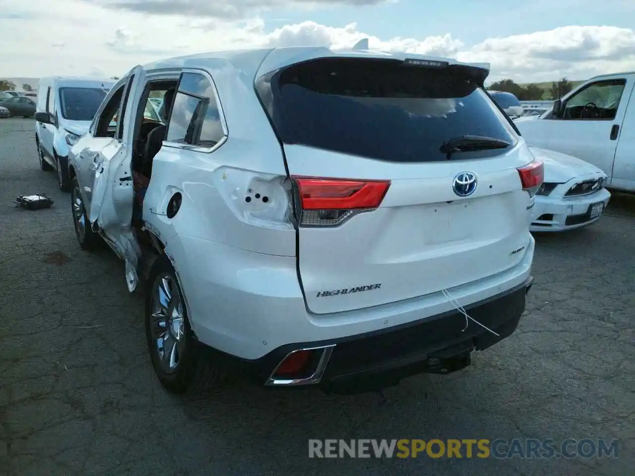 3 Photograph of a damaged car 5TDDGRFH0KS067731 TOYOTA HIGHLANDER 2019