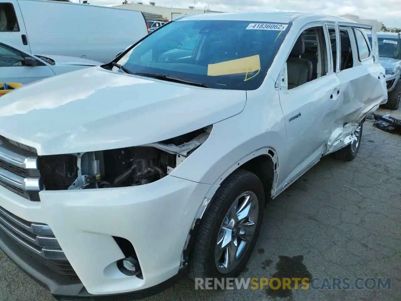 9 Photograph of a damaged car 5TDDGRFH0KS067731 TOYOTA HIGHLANDER 2019