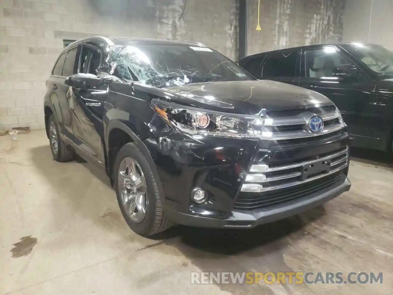 1 Photograph of a damaged car 5TDDGRFH0KS069415 TOYOTA HIGHLANDER 2019