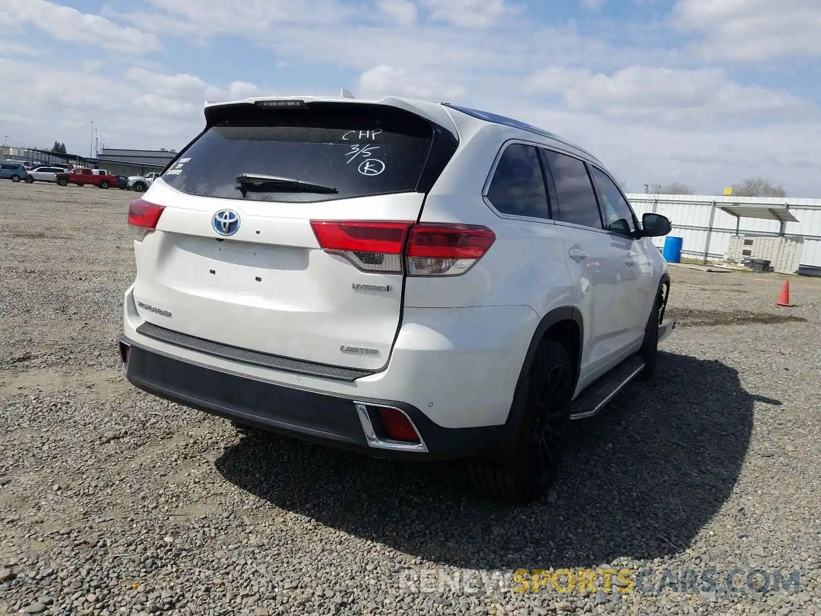 4 Photograph of a damaged car 5TDDGRFH0KS069463 TOYOTA HIGHLANDER 2019