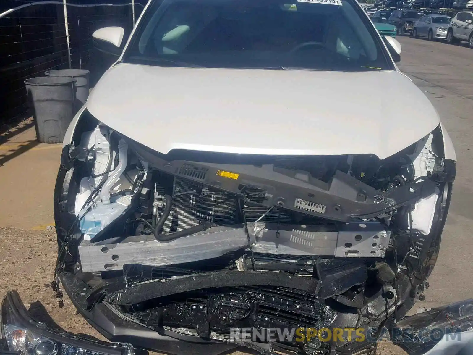 9 Photograph of a damaged car 5TDDGRFH0KS070144 TOYOTA HIGHLANDER 2019