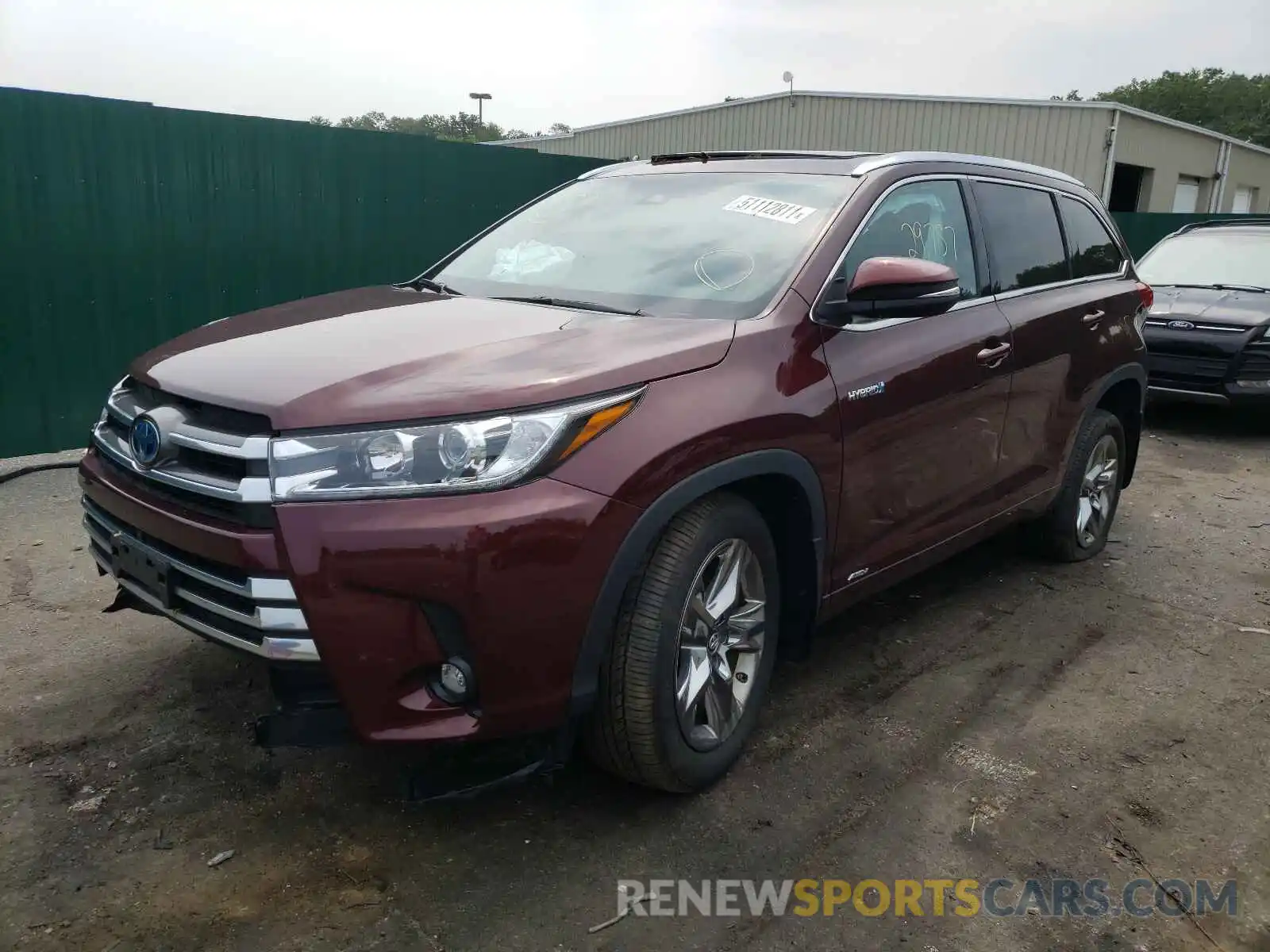 2 Photograph of a damaged car 5TDDGRFH0KS075506 TOYOTA HIGHLANDER 2019