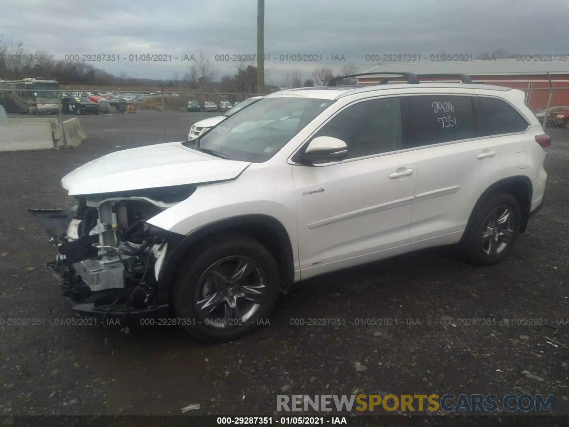 2 Photograph of a damaged car 5TDDGRFH0KS077580 TOYOTA HIGHLANDER 2019