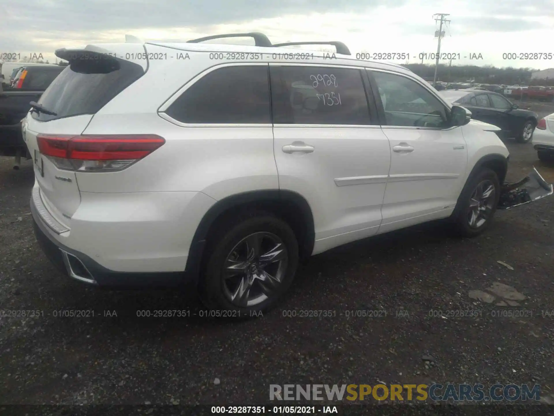 4 Photograph of a damaged car 5TDDGRFH0KS077580 TOYOTA HIGHLANDER 2019