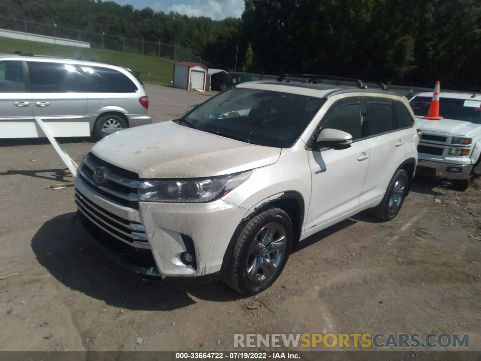 2 Photograph of a damaged car 5TDDGRFH0KS079071 TOYOTA HIGHLANDER 2019