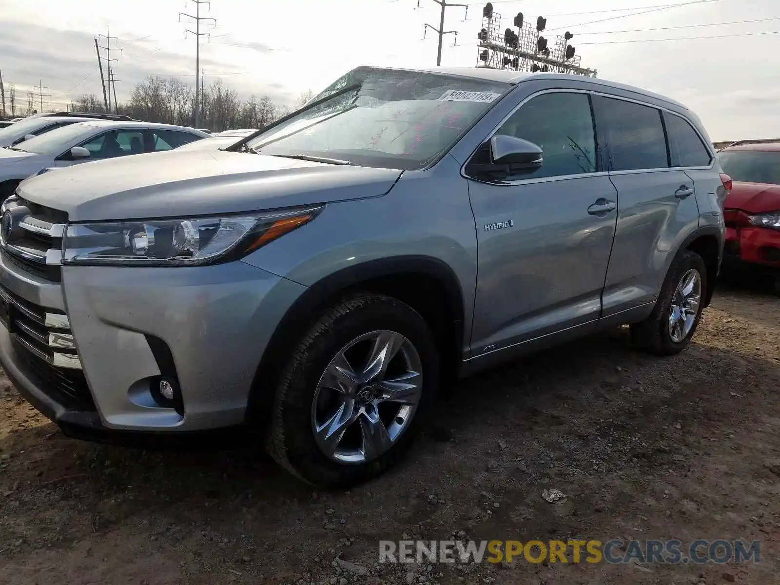 2 Photograph of a damaged car 5TDDGRFH1KS054132 TOYOTA HIGHLANDER 2019