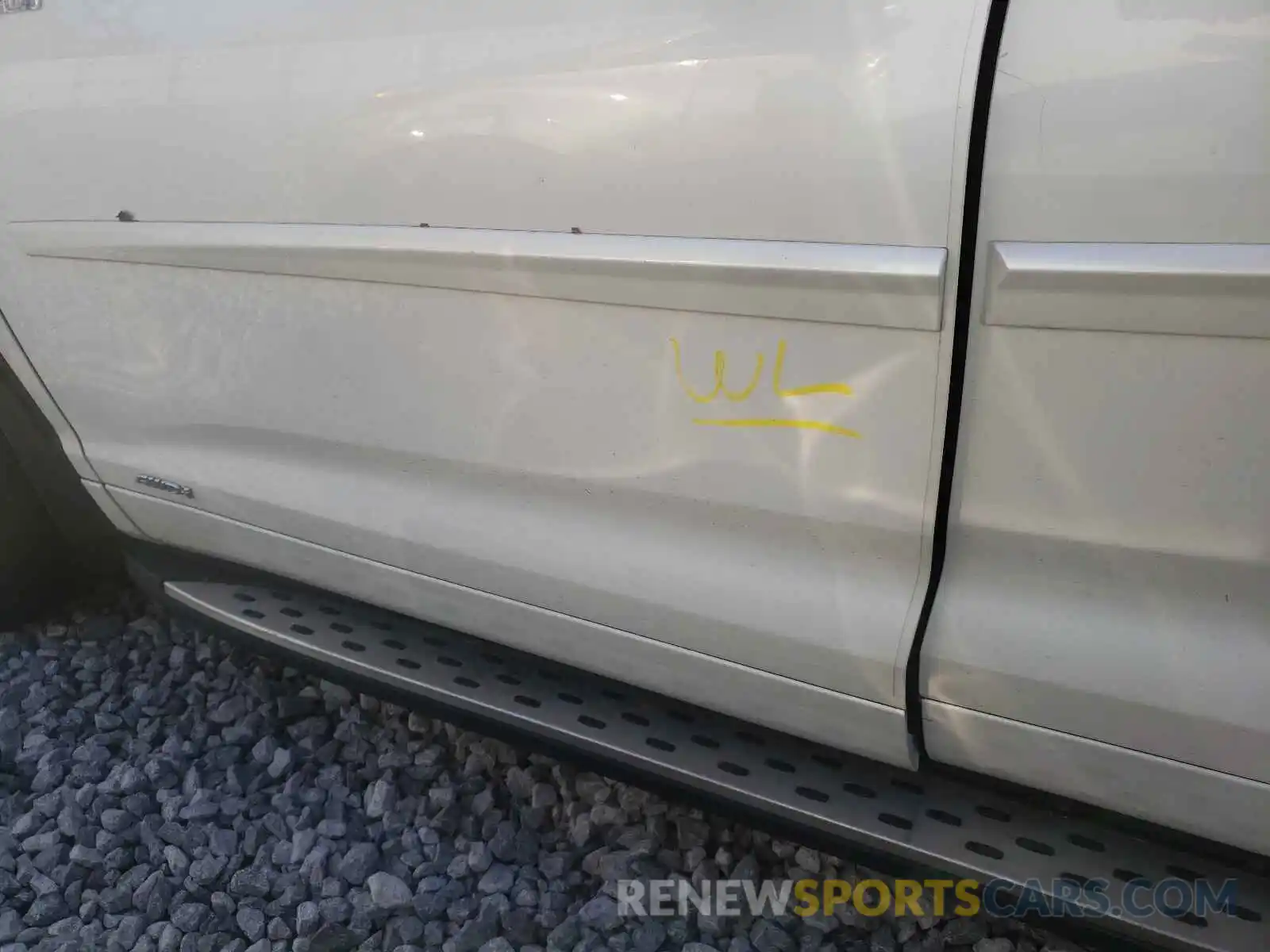 9 Photograph of a damaged car 5TDDGRFH1KS055717 TOYOTA HIGHLANDER 2019