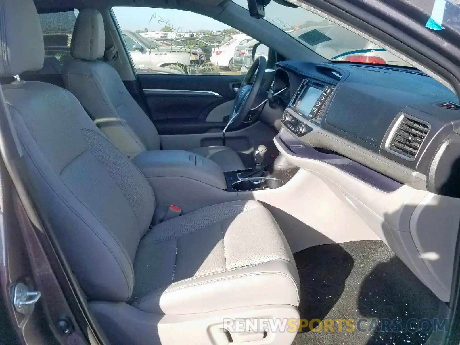 5 Photograph of a damaged car 5TDDGRFH1KS057810 TOYOTA HIGHLANDER 2019