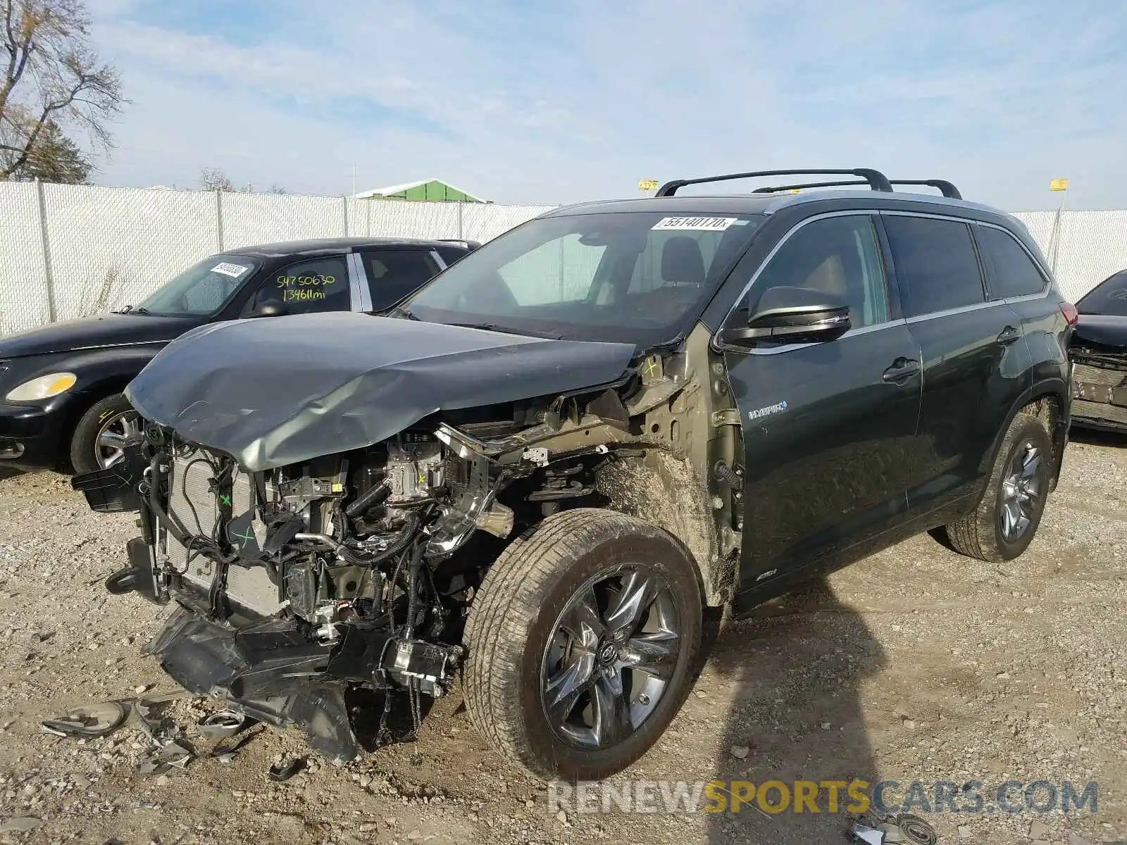 2 Photograph of a damaged car 5TDDGRFH1KS064272 TOYOTA HIGHLANDER 2019