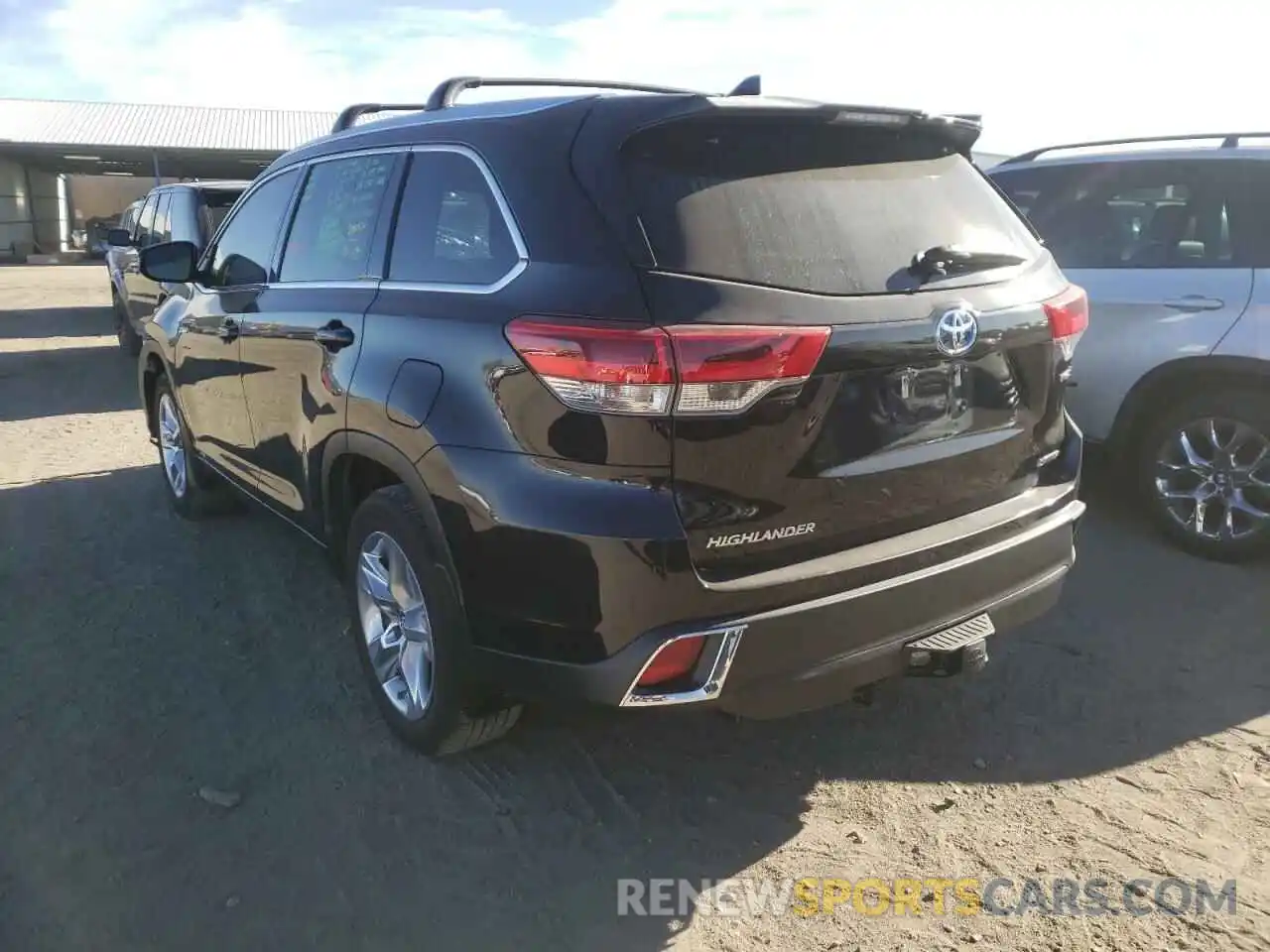 3 Photograph of a damaged car 5TDDGRFH1KS064403 TOYOTA HIGHLANDER 2019