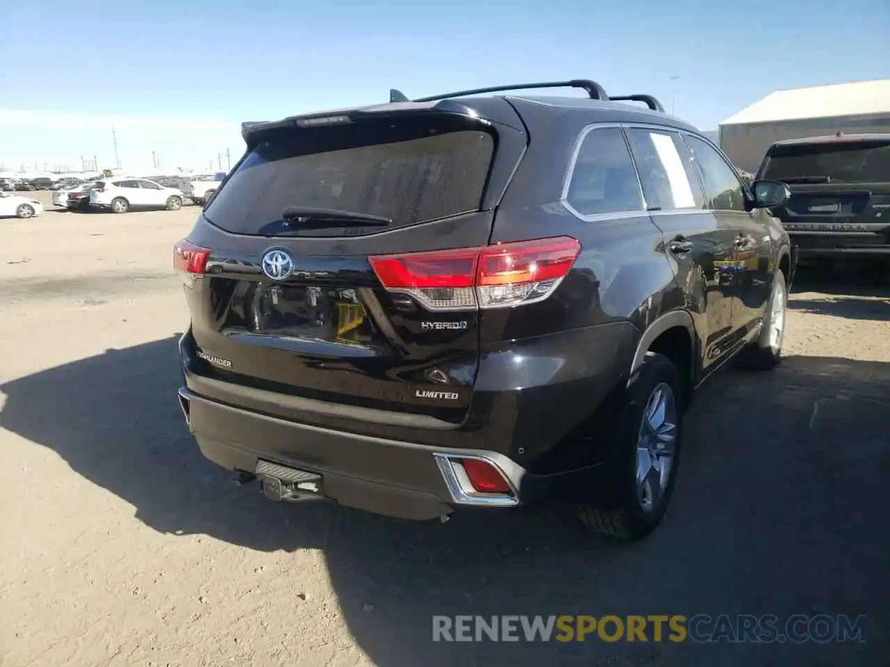 4 Photograph of a damaged car 5TDDGRFH1KS064403 TOYOTA HIGHLANDER 2019