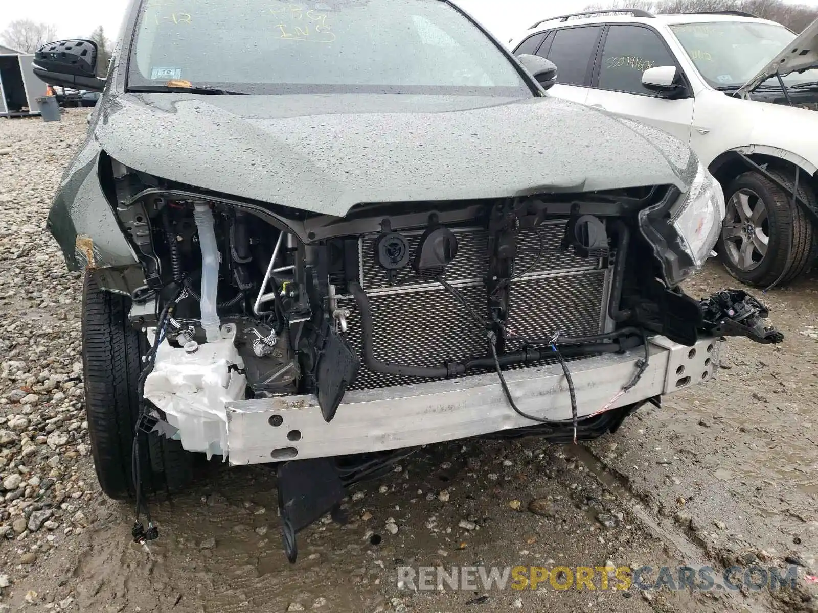 9 Photograph of a damaged car 5TDDGRFH1KS066779 TOYOTA HIGHLANDER 2019