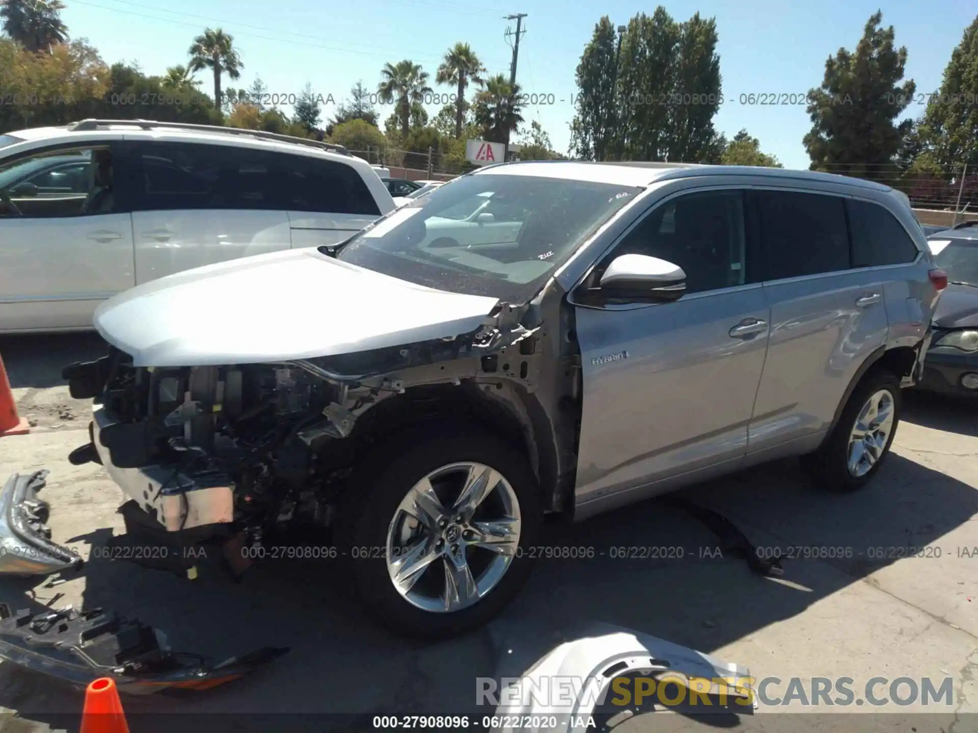 2 Photograph of a damaged car 5TDDGRFH1KS070069 TOYOTA HIGHLANDER 2019