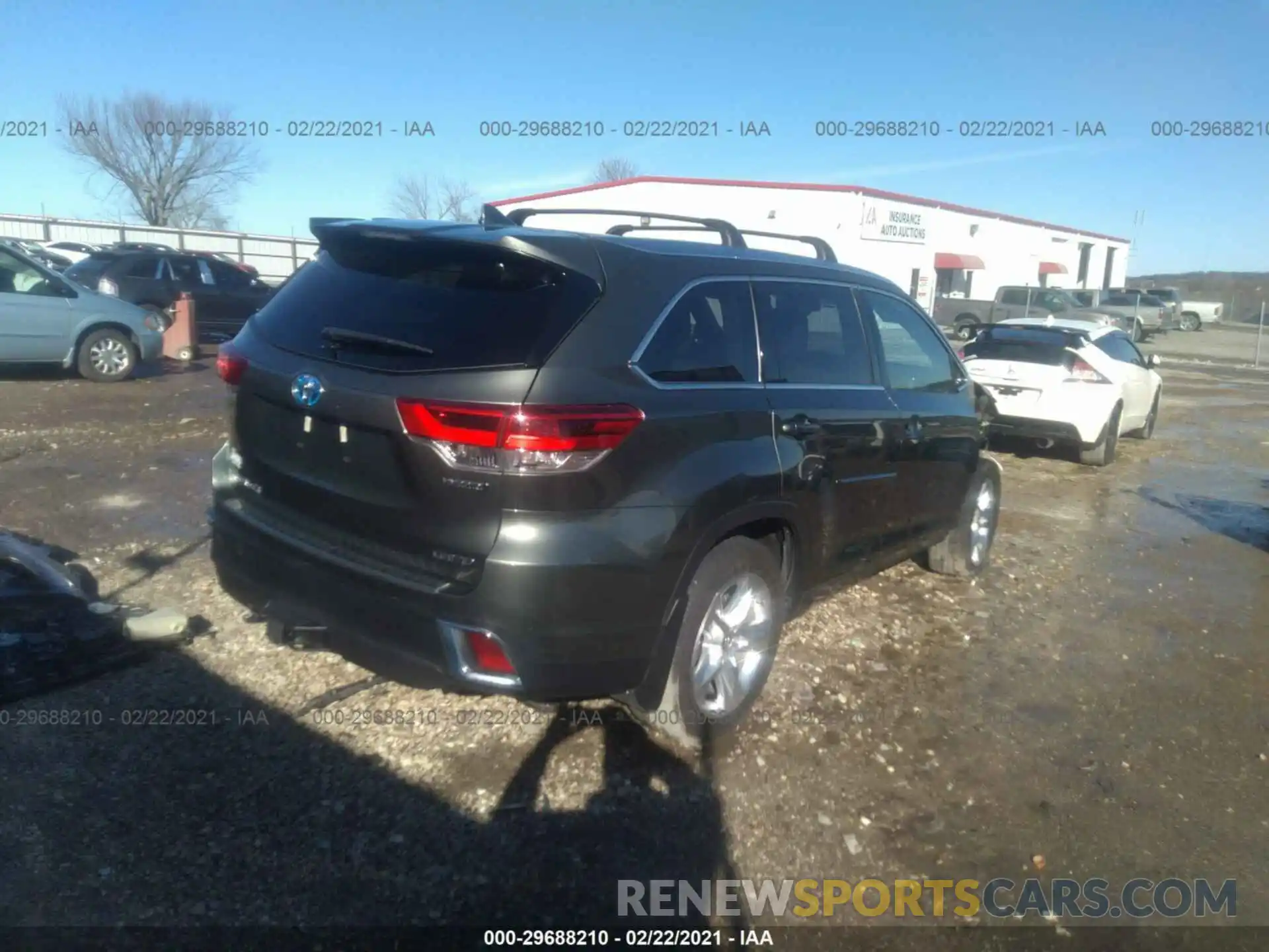 4 Photograph of a damaged car 5TDDGRFH1KS070735 TOYOTA HIGHLANDER 2019