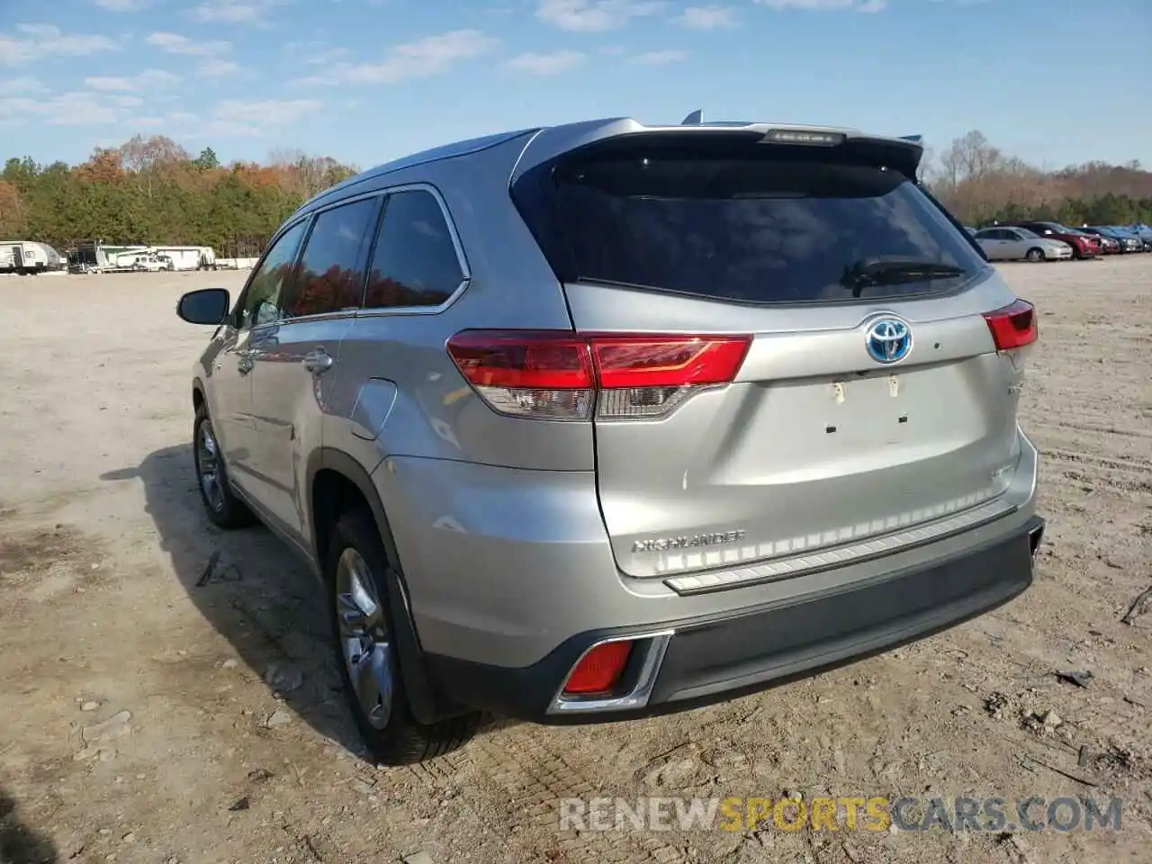 3 Photograph of a damaged car 5TDDGRFH1KS071903 TOYOTA HIGHLANDER 2019