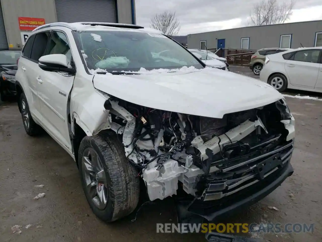 1 Photograph of a damaged car 5TDDGRFH1KS074798 TOYOTA HIGHLANDER 2019