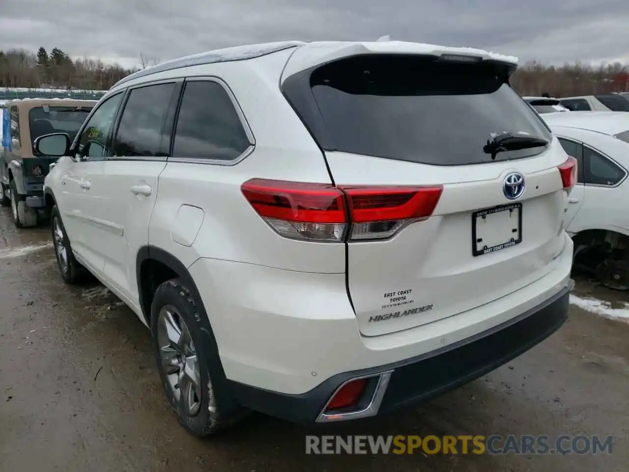 3 Photograph of a damaged car 5TDDGRFH1KS074798 TOYOTA HIGHLANDER 2019