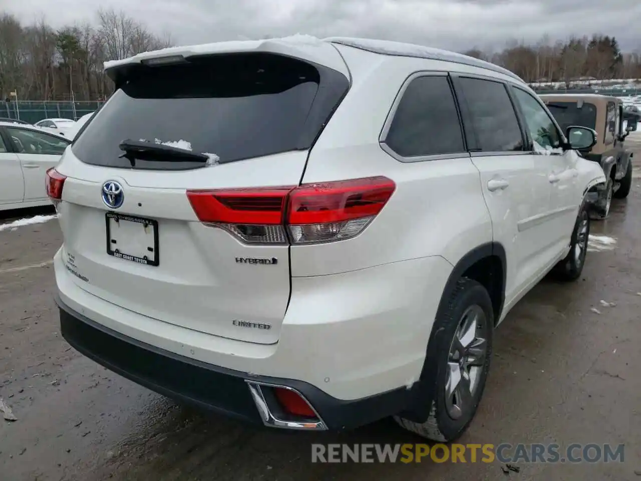 4 Photograph of a damaged car 5TDDGRFH1KS074798 TOYOTA HIGHLANDER 2019