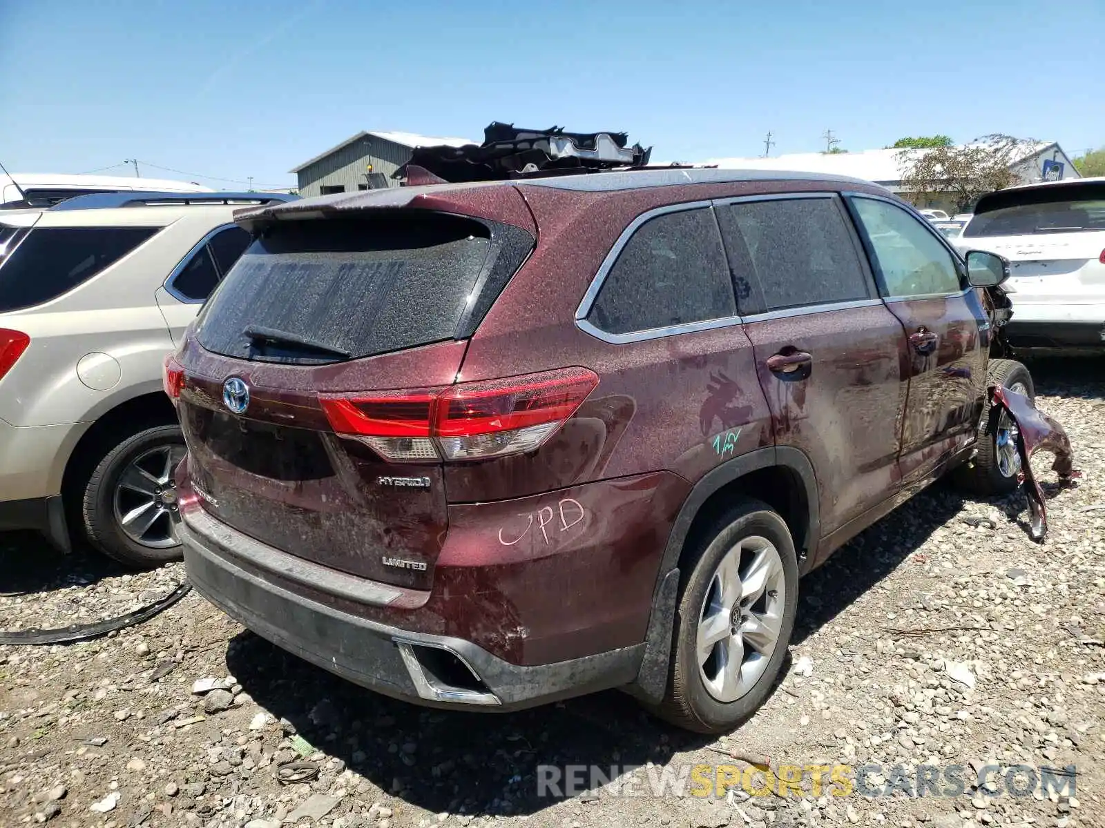 4 Photograph of a damaged car 5TDDGRFH1KS077927 TOYOTA HIGHLANDER 2019