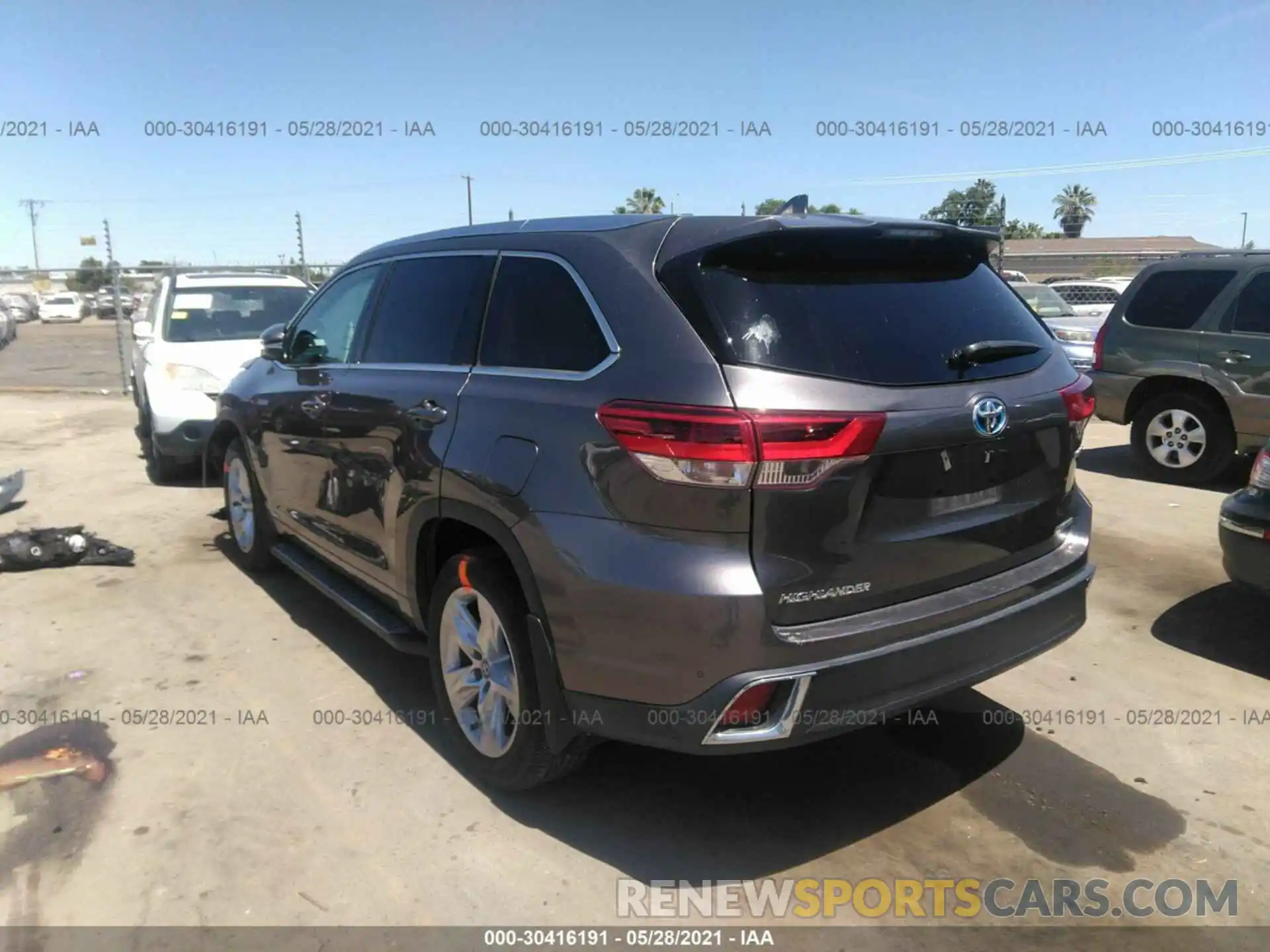 3 Photograph of a damaged car 5TDDGRFH2KS054088 TOYOTA HIGHLANDER 2019