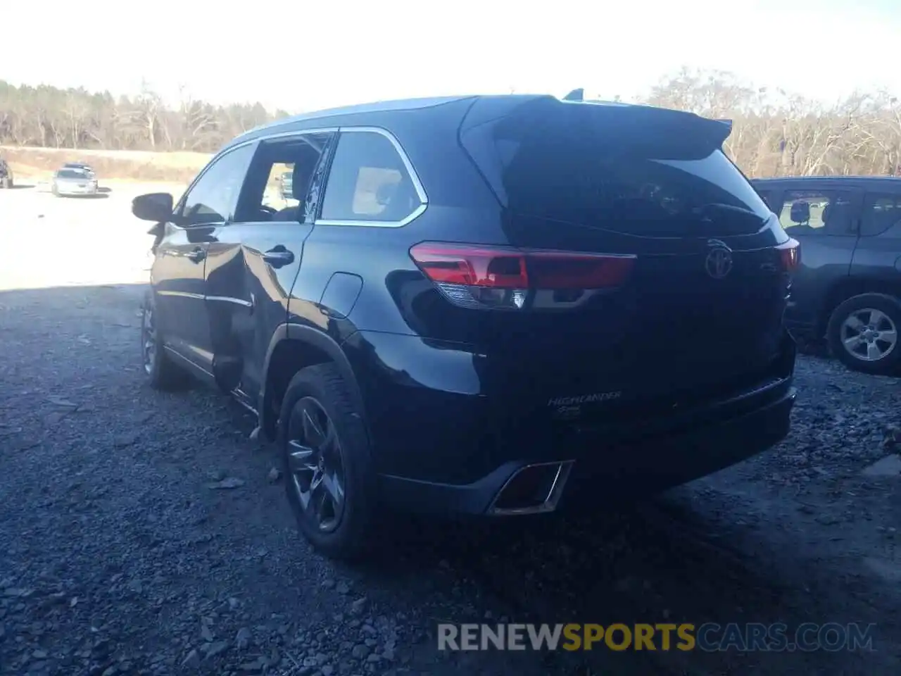 3 Photograph of a damaged car 5TDDGRFH2KS054608 TOYOTA HIGHLANDER 2019