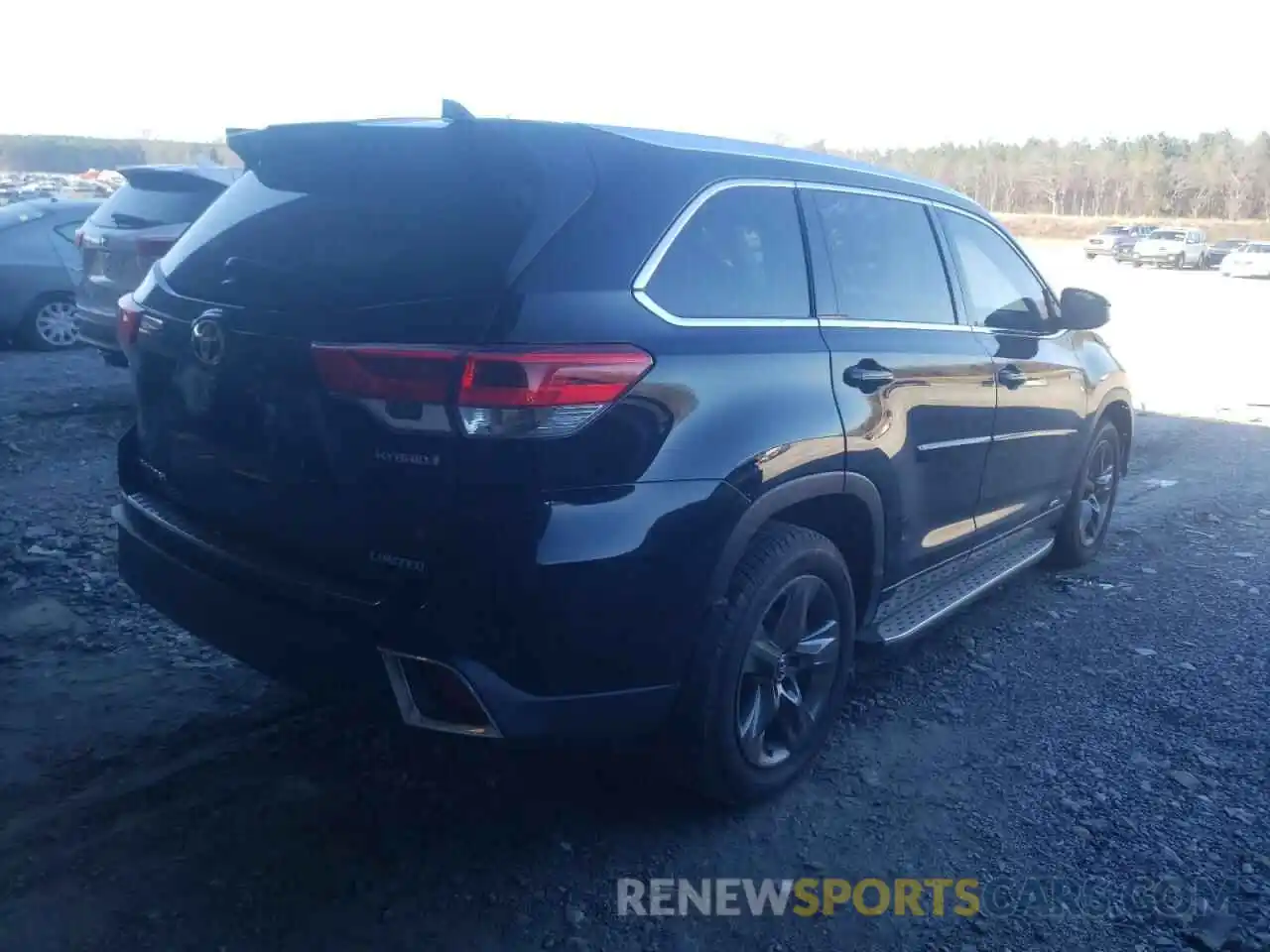 4 Photograph of a damaged car 5TDDGRFH2KS054608 TOYOTA HIGHLANDER 2019