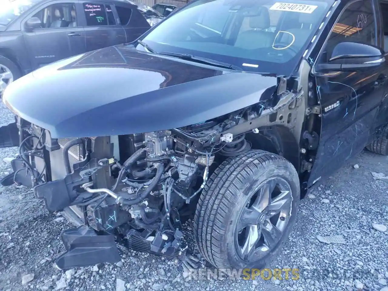 9 Photograph of a damaged car 5TDDGRFH2KS054608 TOYOTA HIGHLANDER 2019