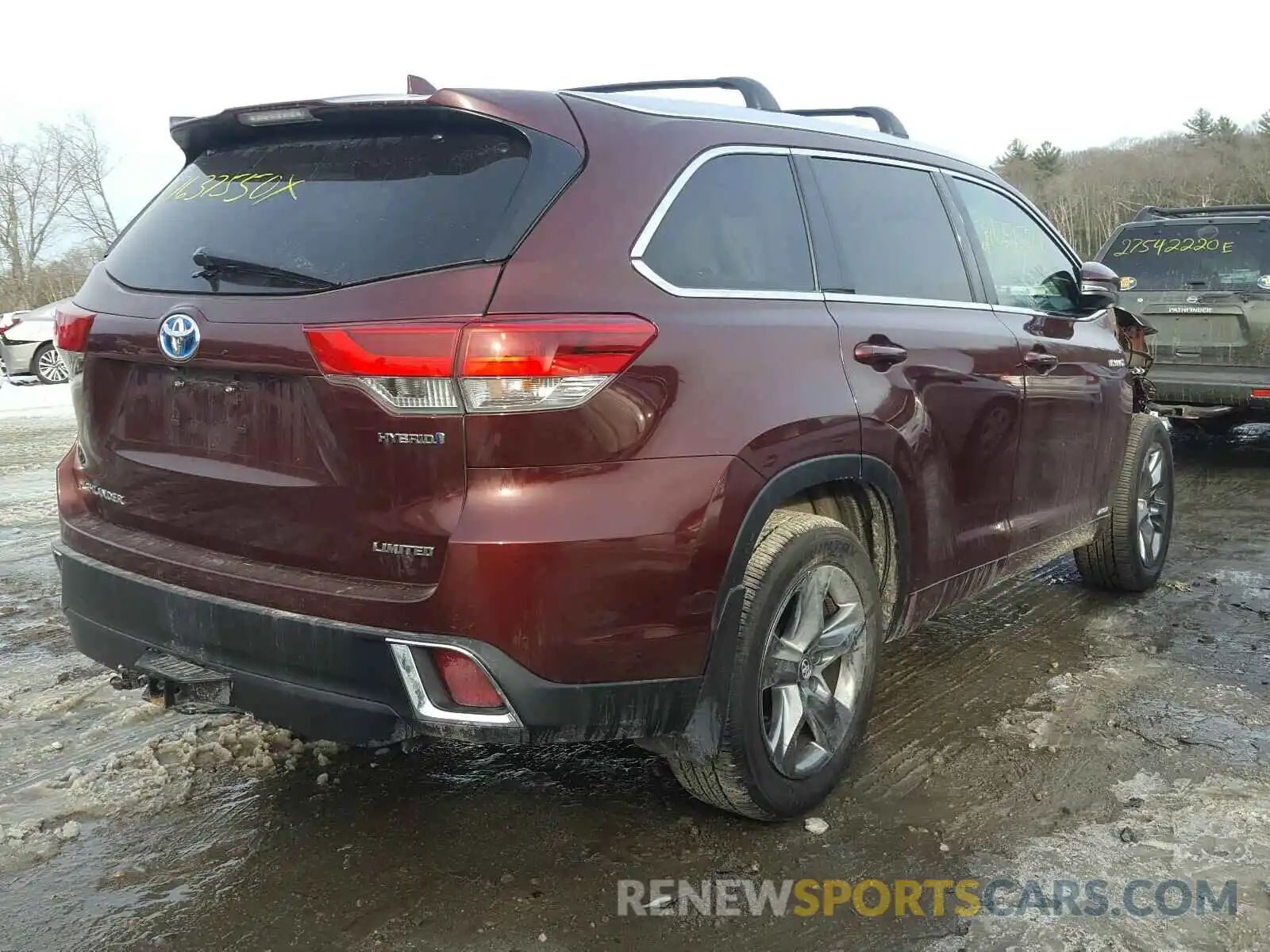 4 Photograph of a damaged car 5TDDGRFH2KS061039 TOYOTA HIGHLANDER 2019