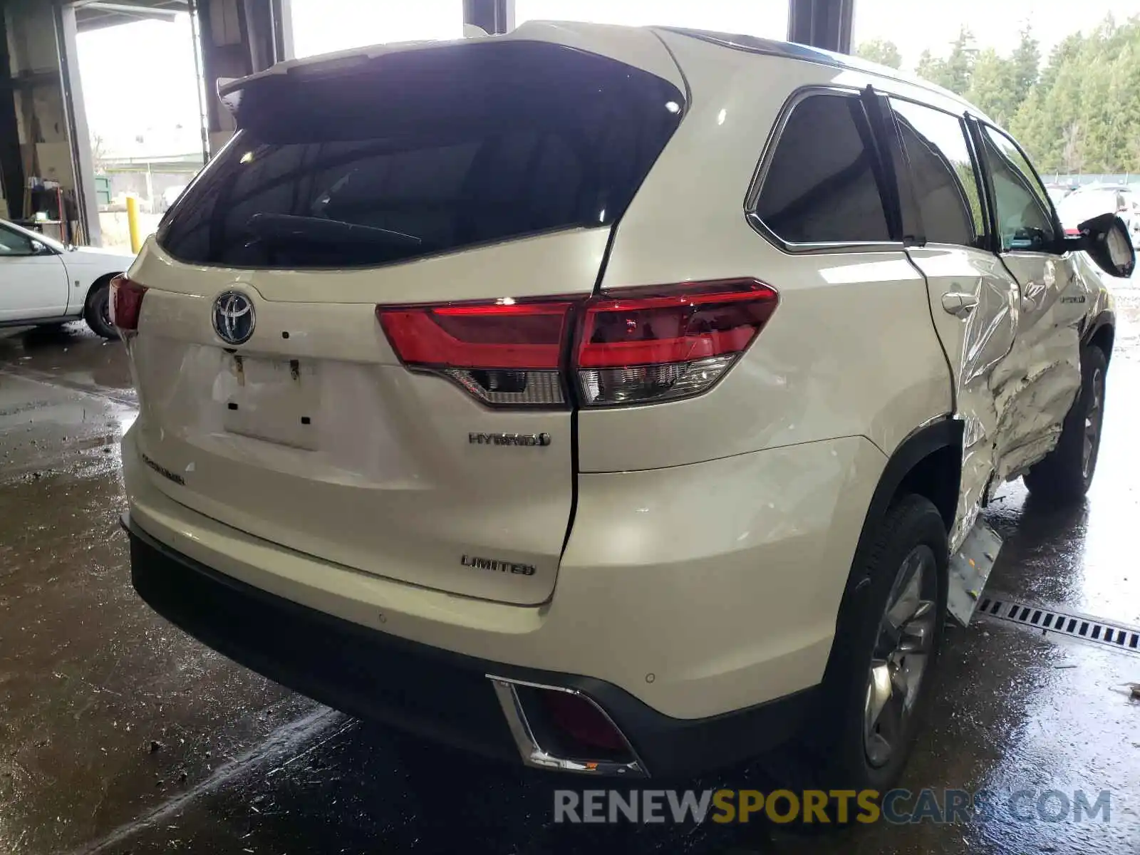 4 Photograph of a damaged car 5TDDGRFH2KS063390 TOYOTA HIGHLANDER 2019